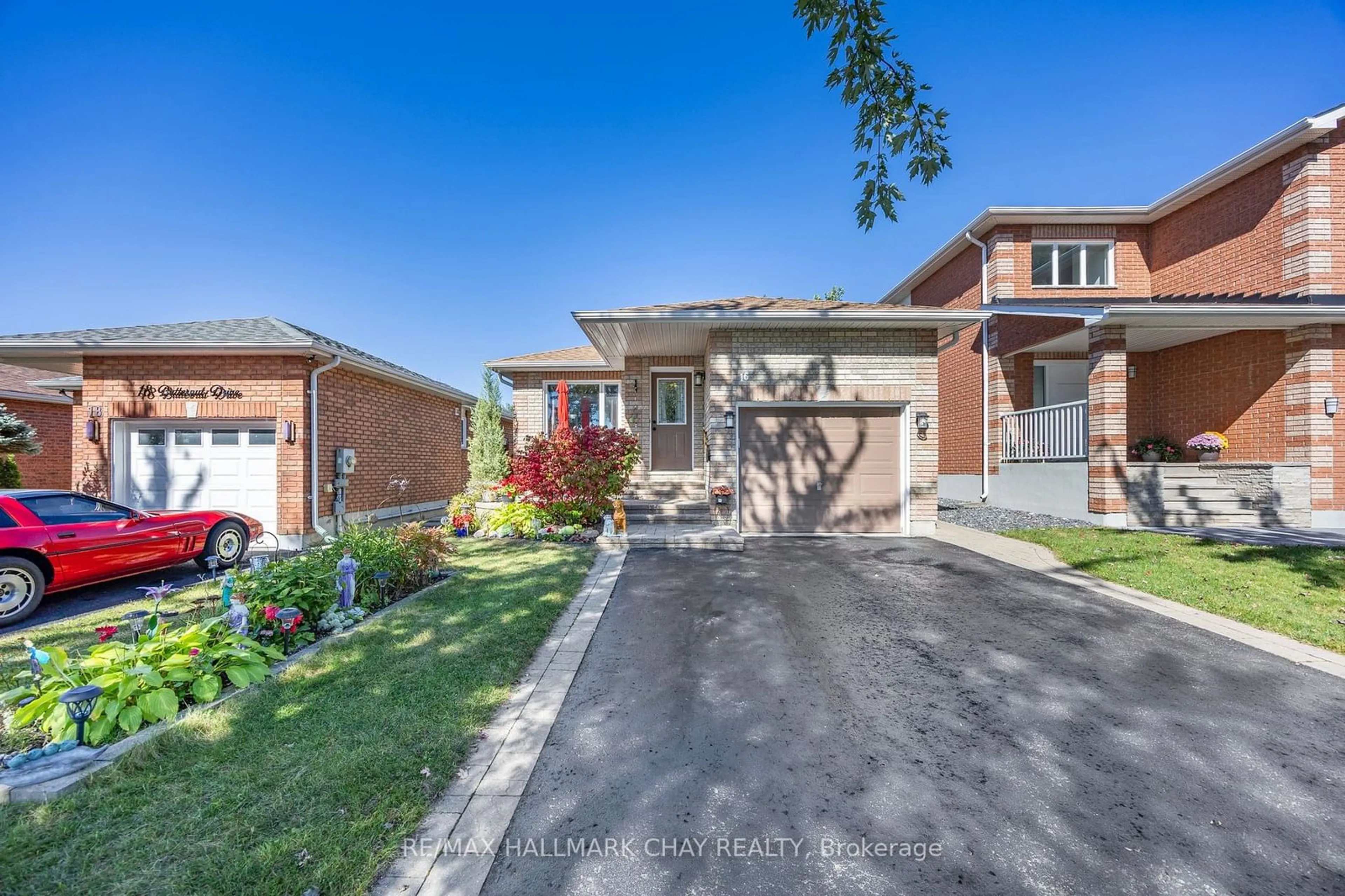 Frontside or backside of a home, the street view for 16 Butternut Dr, Barrie Ontario L4N 0E2