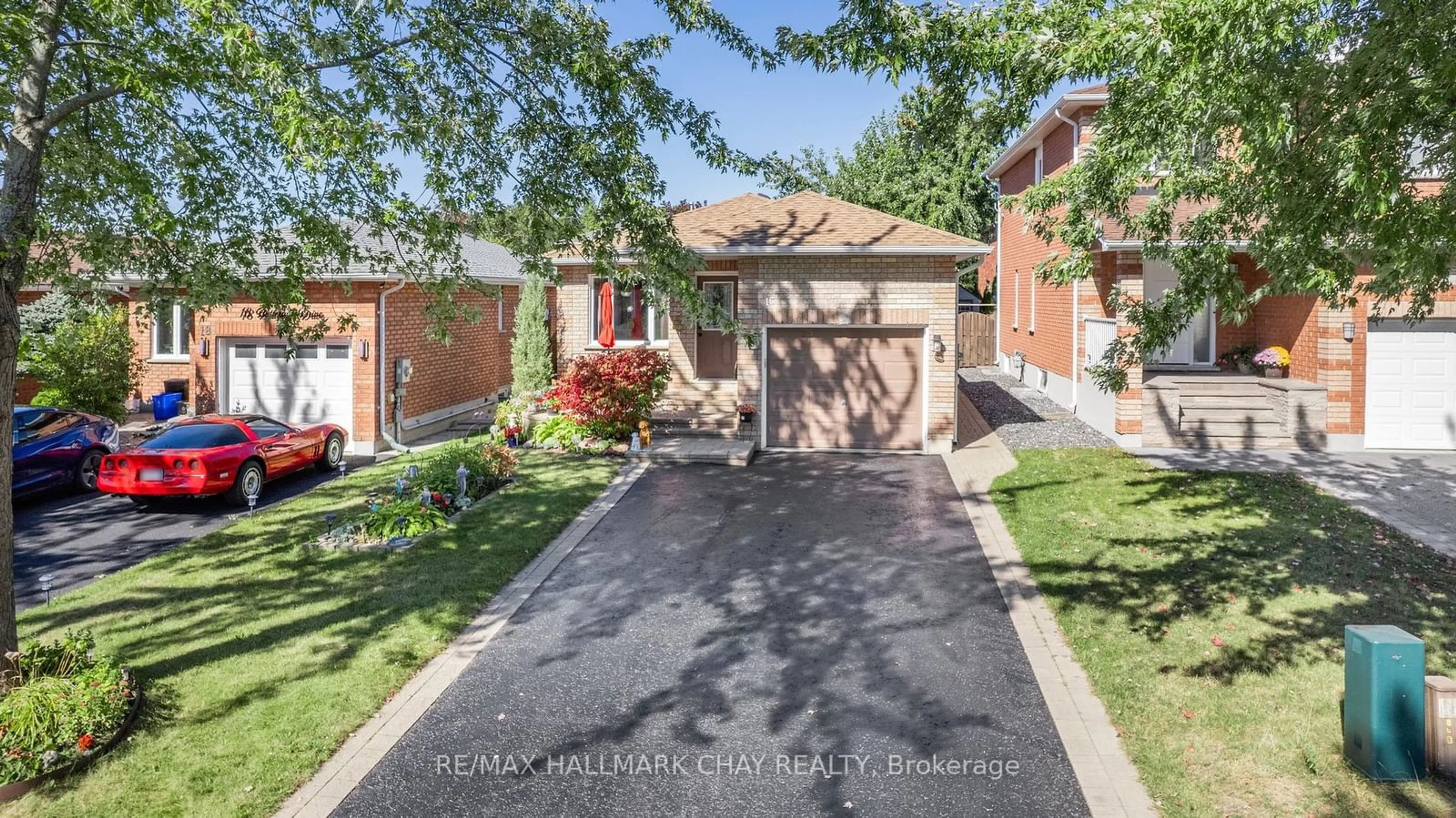 A pic from exterior of the house or condo, the street view for 16 Butternut Dr, Barrie Ontario L4N 0E2