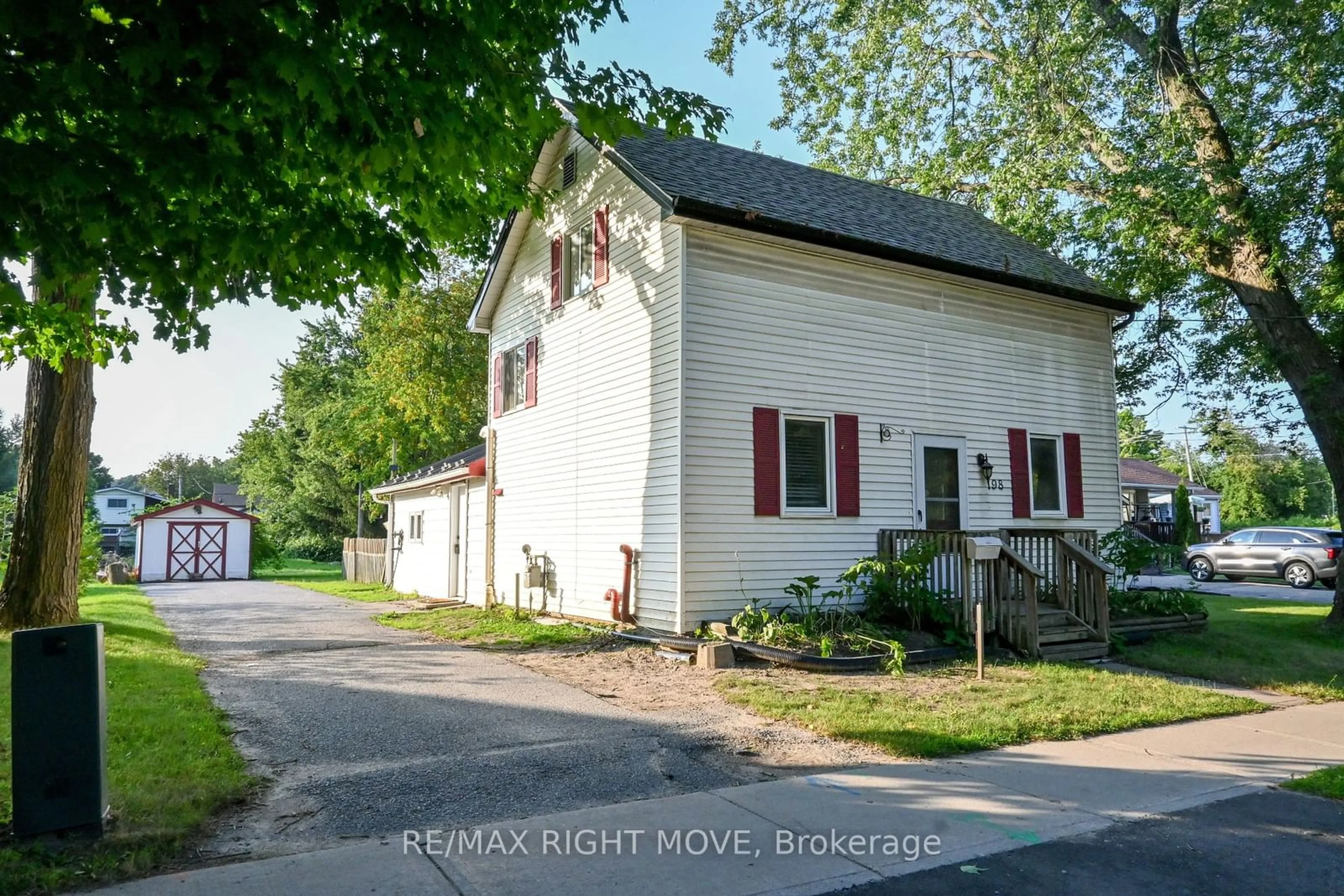 Frontside or backside of a home, the street view for 198 Barrie Rd, Orillia Ontario L3V 2R3