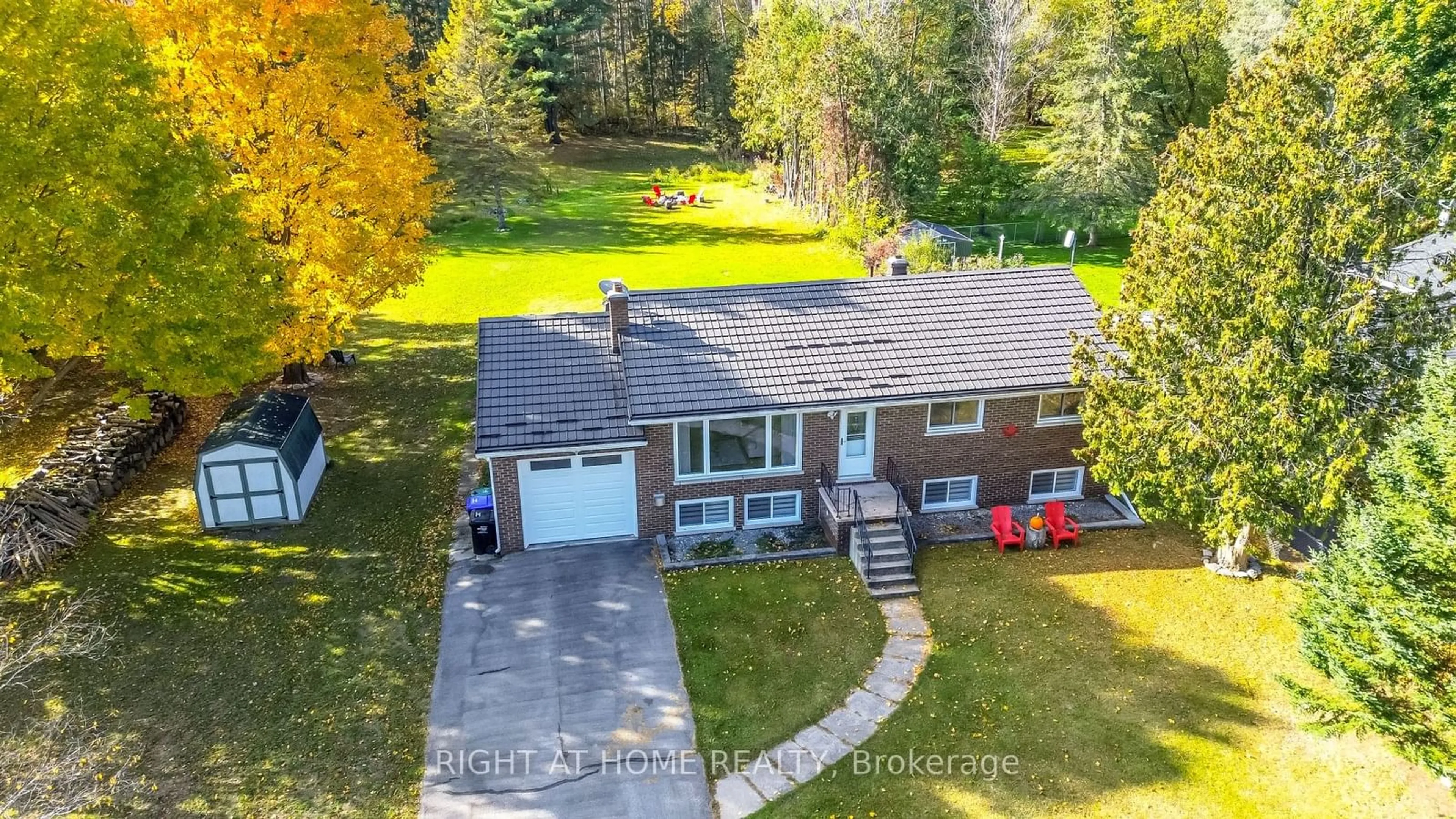 Frontside or backside of a home for 132 Switzer St, Clearview Ontario L0M 1N0