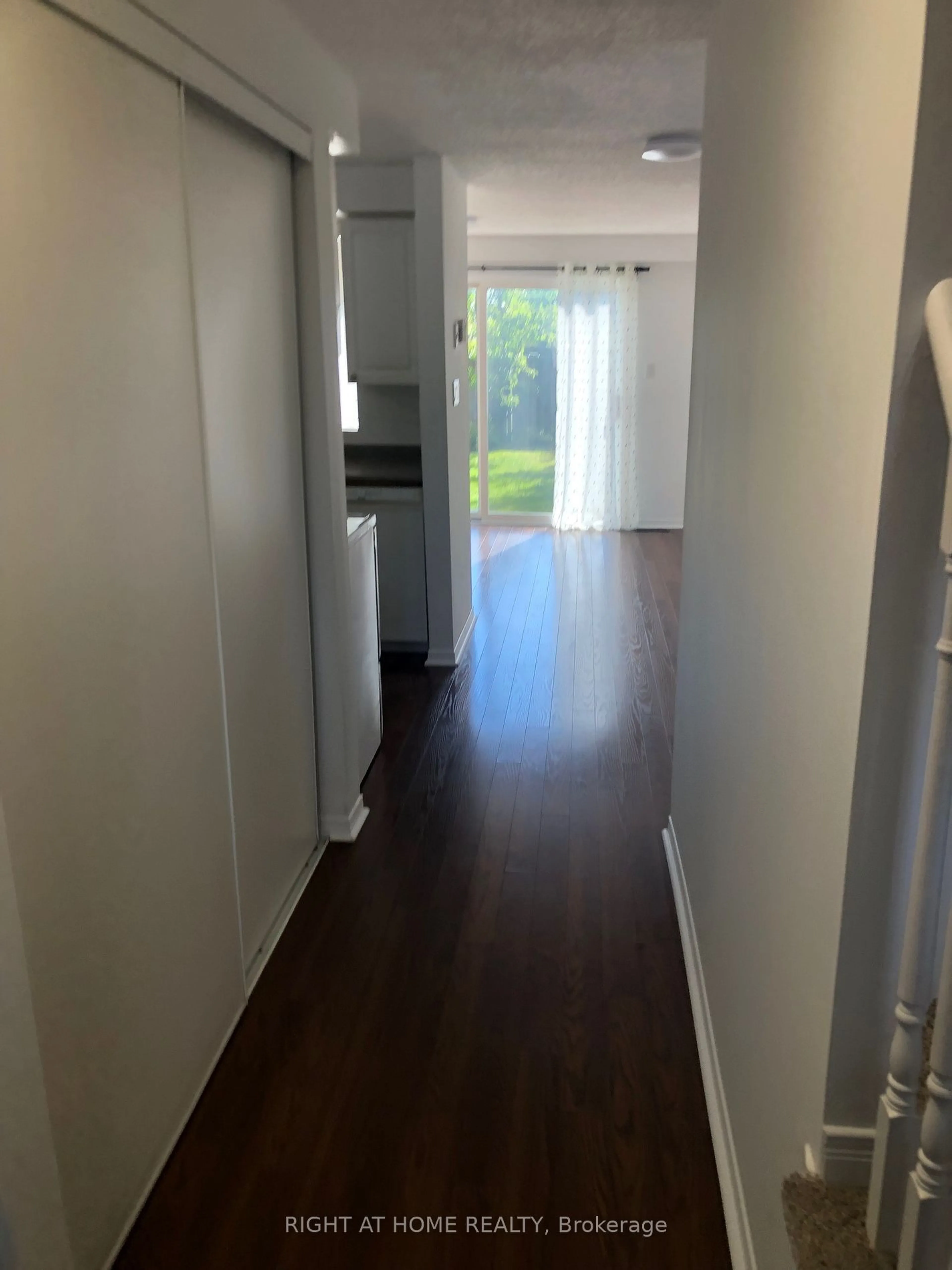 A pic of a room, not visible floor for 59 Lions Gate Blvd, Barrie Ontario L4M 7E4