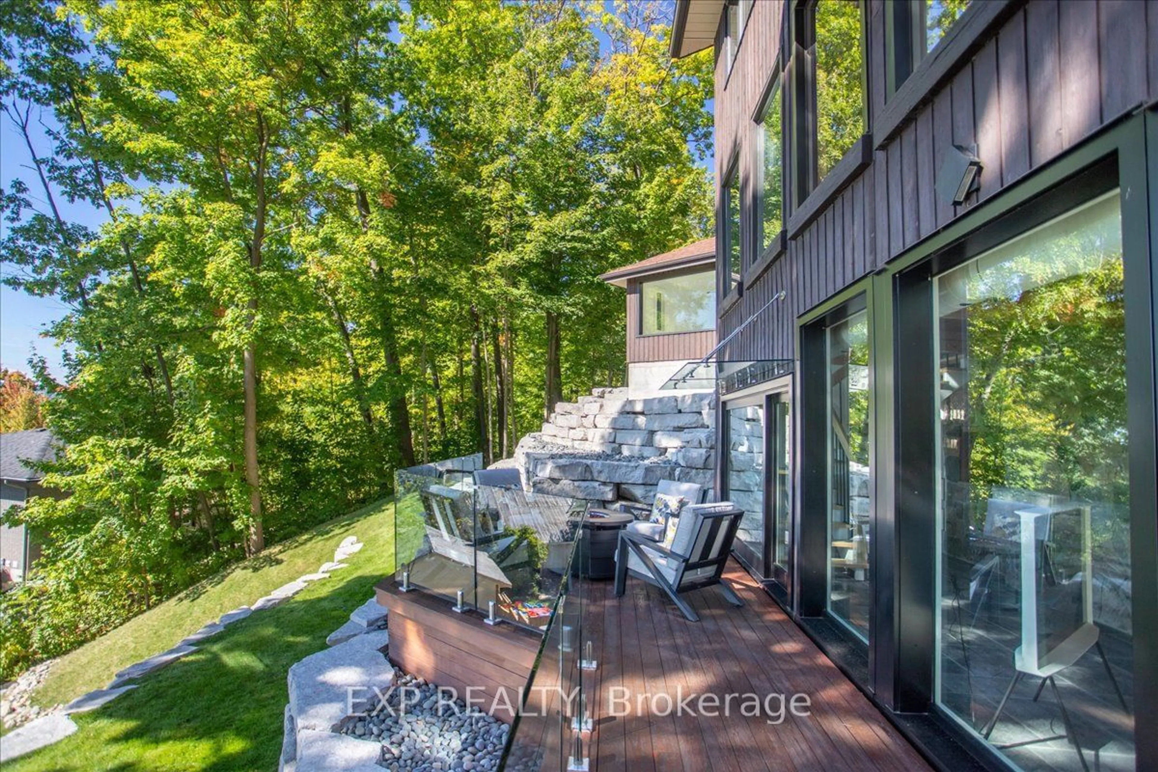 Patio, cottage for 11 Crestwood Dr, Barrie Ontario L4M 4Y8