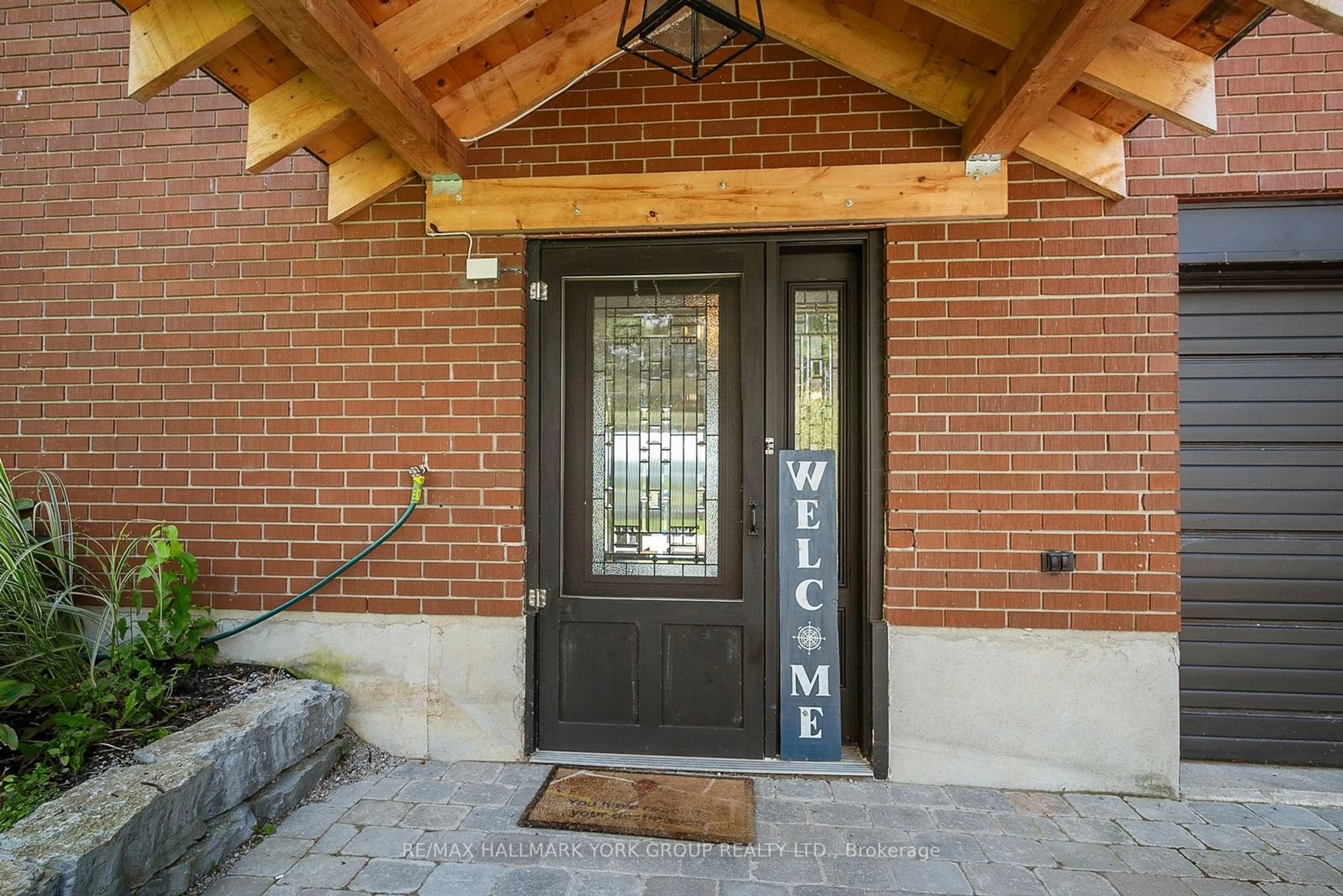 Indoor entryway, wood floors for 42 Lighthouse Cres, Tay Ontario L0K 2A0