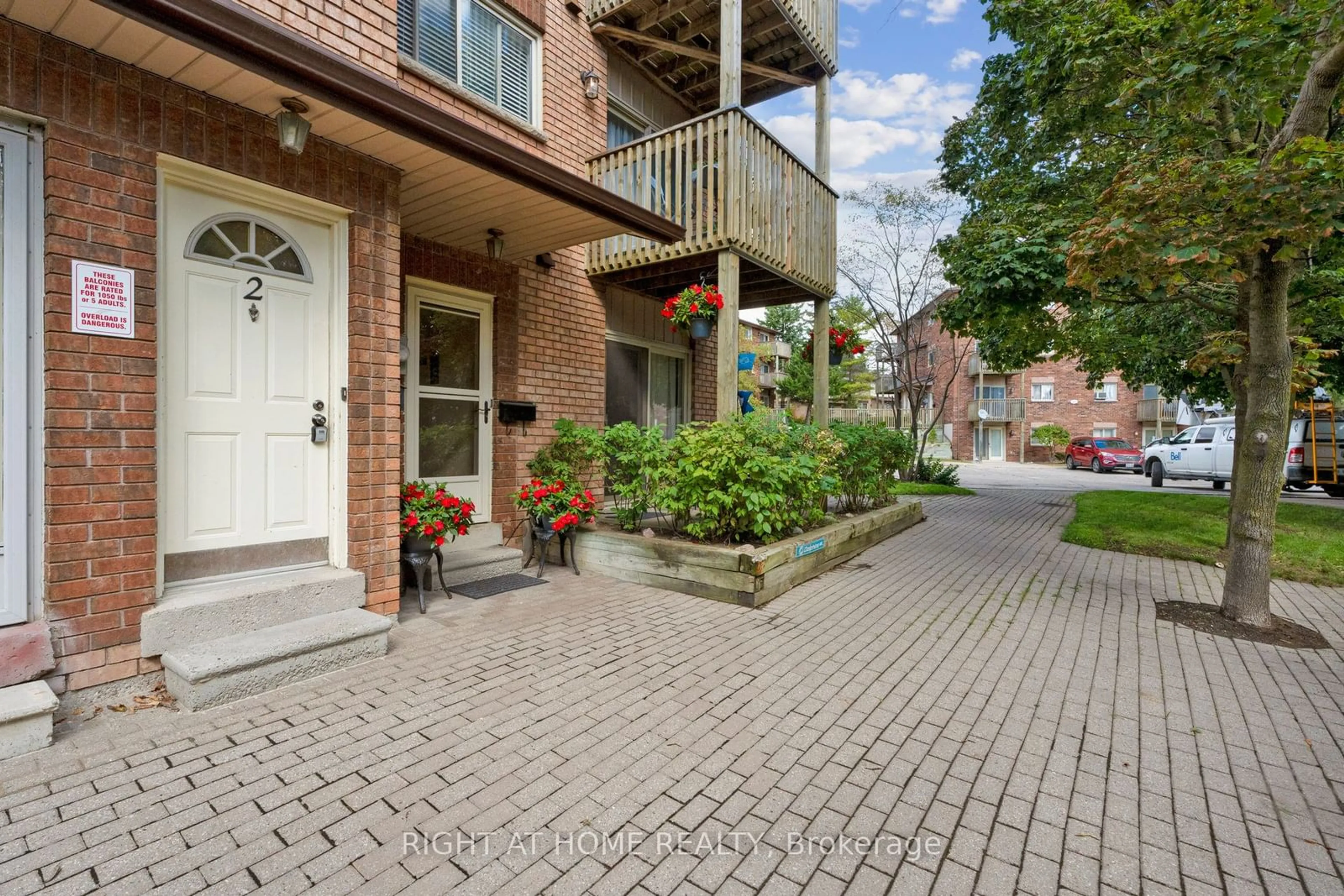 A pic from exterior of the house or condo for 13 Meadow Lane #2, Barrie Ontario L4N 6Z1