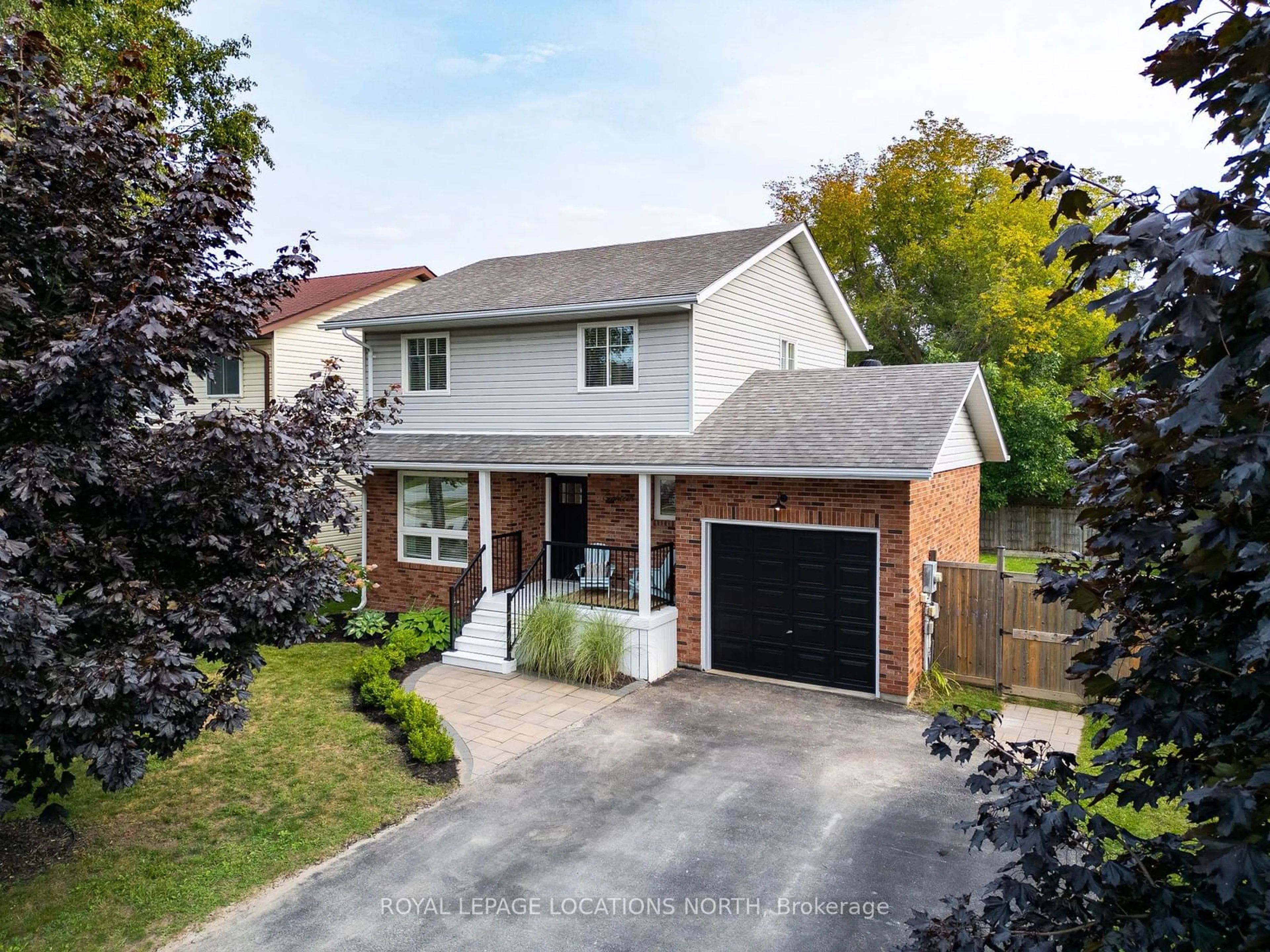 Frontside or backside of a home, cottage for 18 Godden St, Collingwood Ontario L9Y 4S5