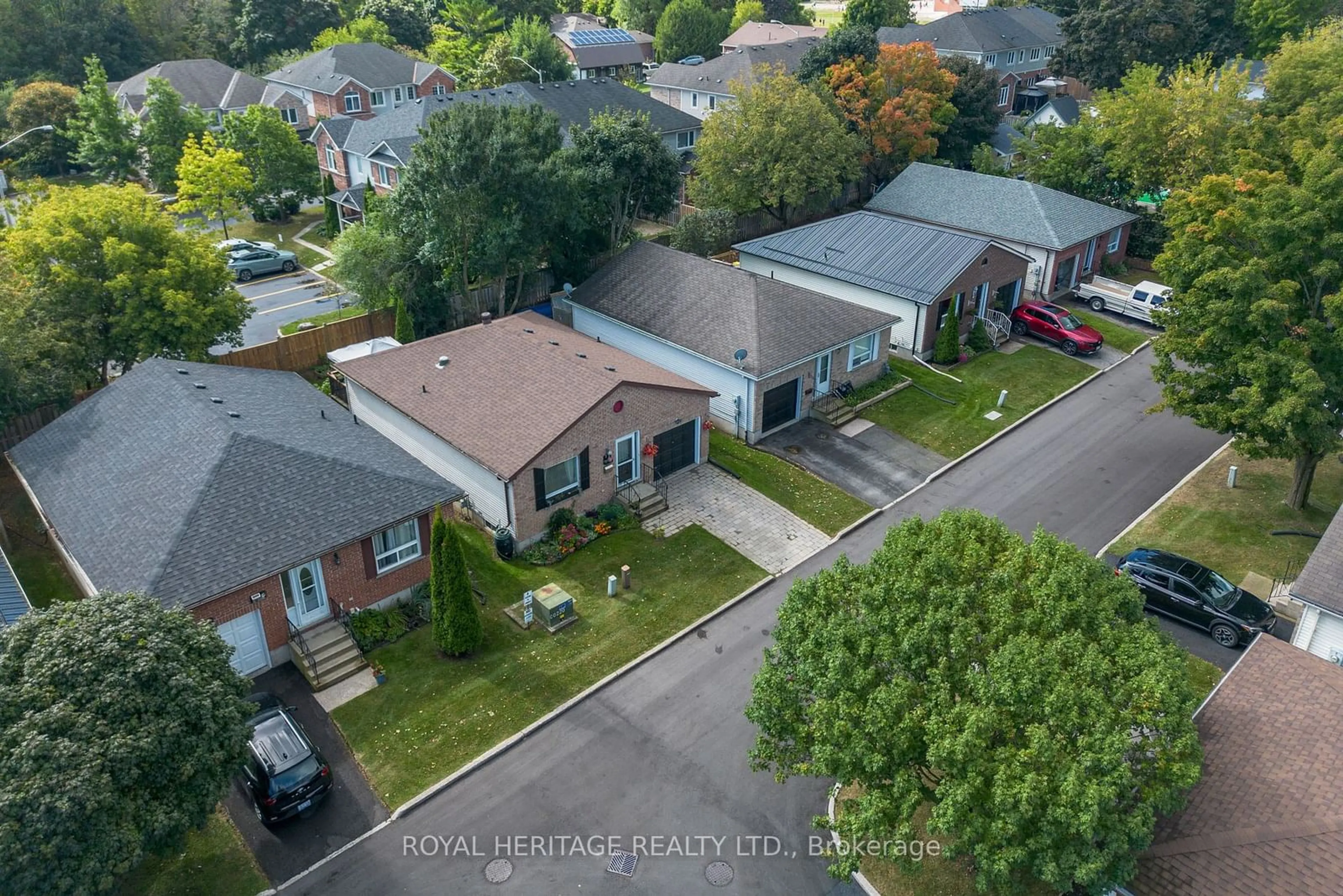 Frontside or backside of a home, the street view for 231 Oxford St #11, Orillia Ontario L3V 7S6