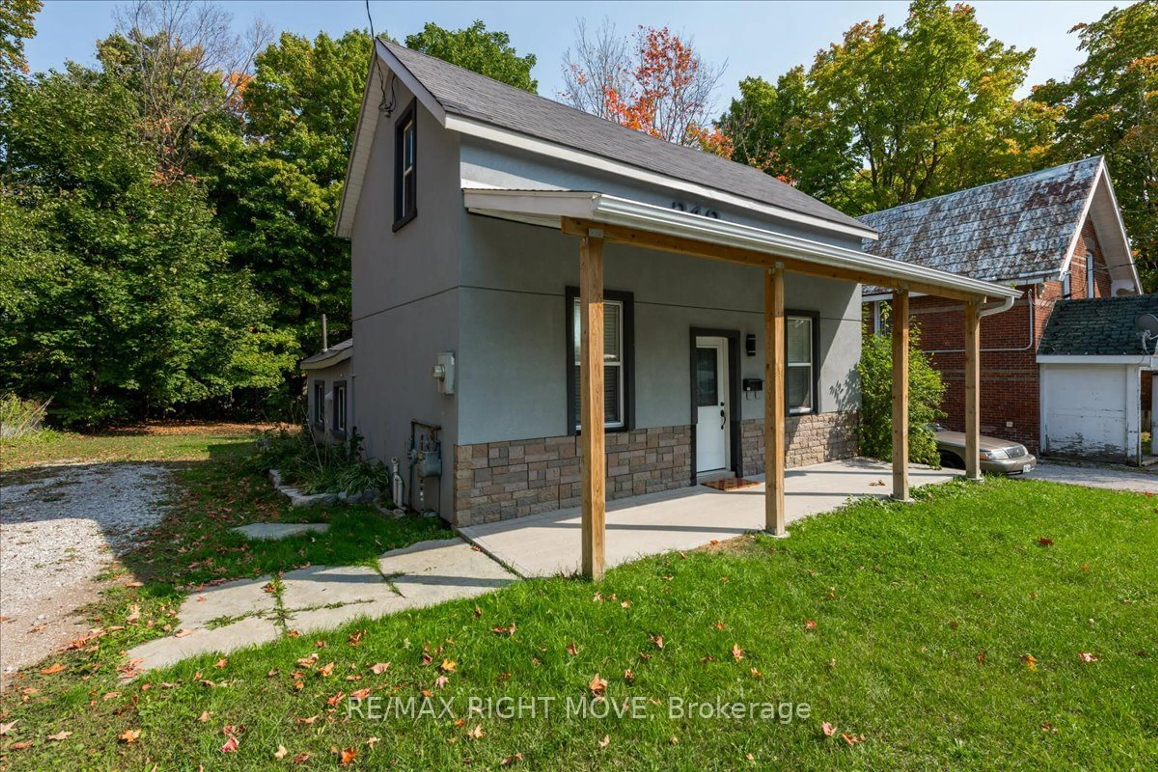 Frontside or backside of a home for 218 West St, Orillia Ontario L3V 5C8