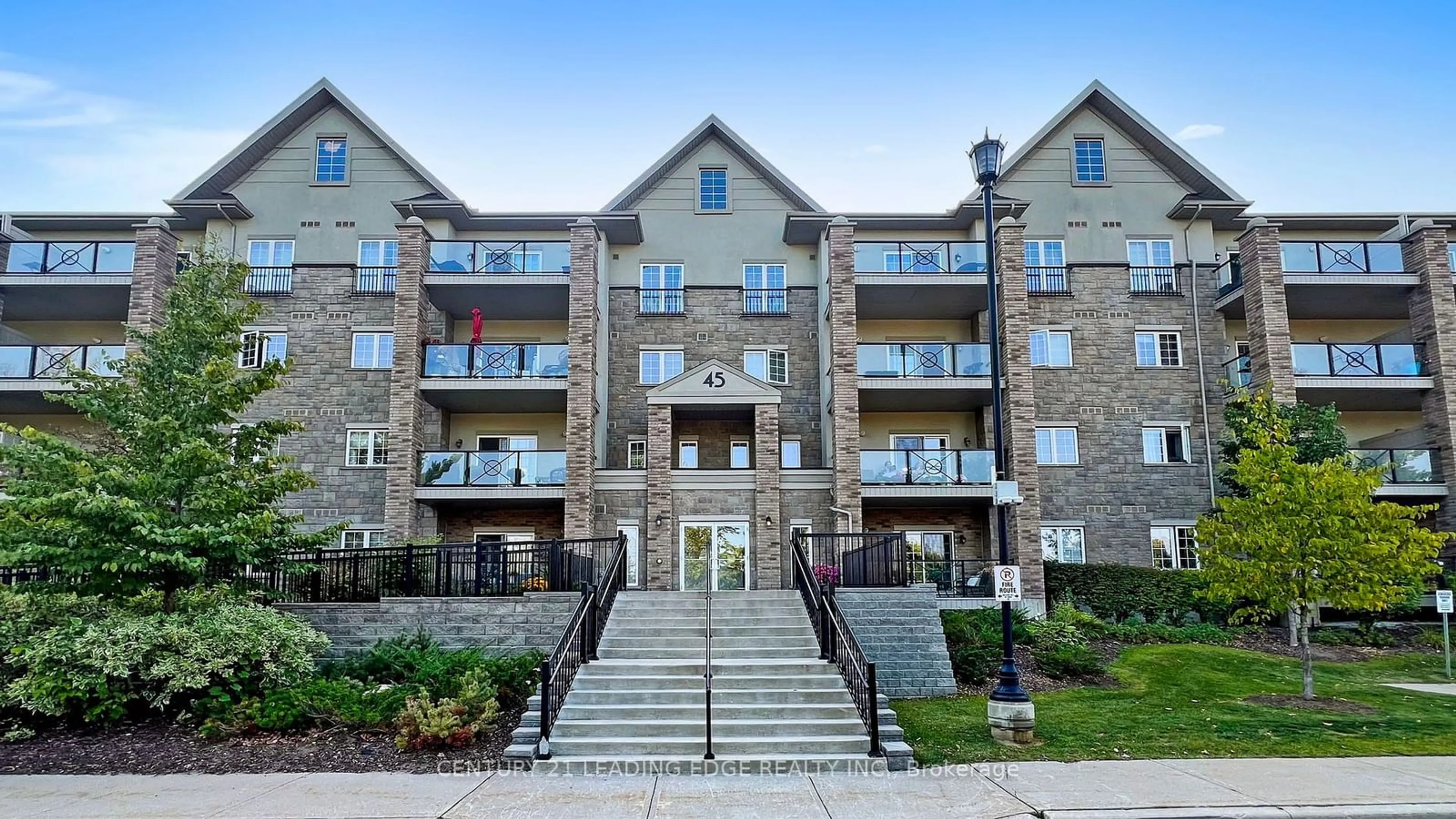 A pic from exterior of the house or condo, the front or back of building for 45 Ferndale Dr #103, Barrie Ontario L4N 5W7