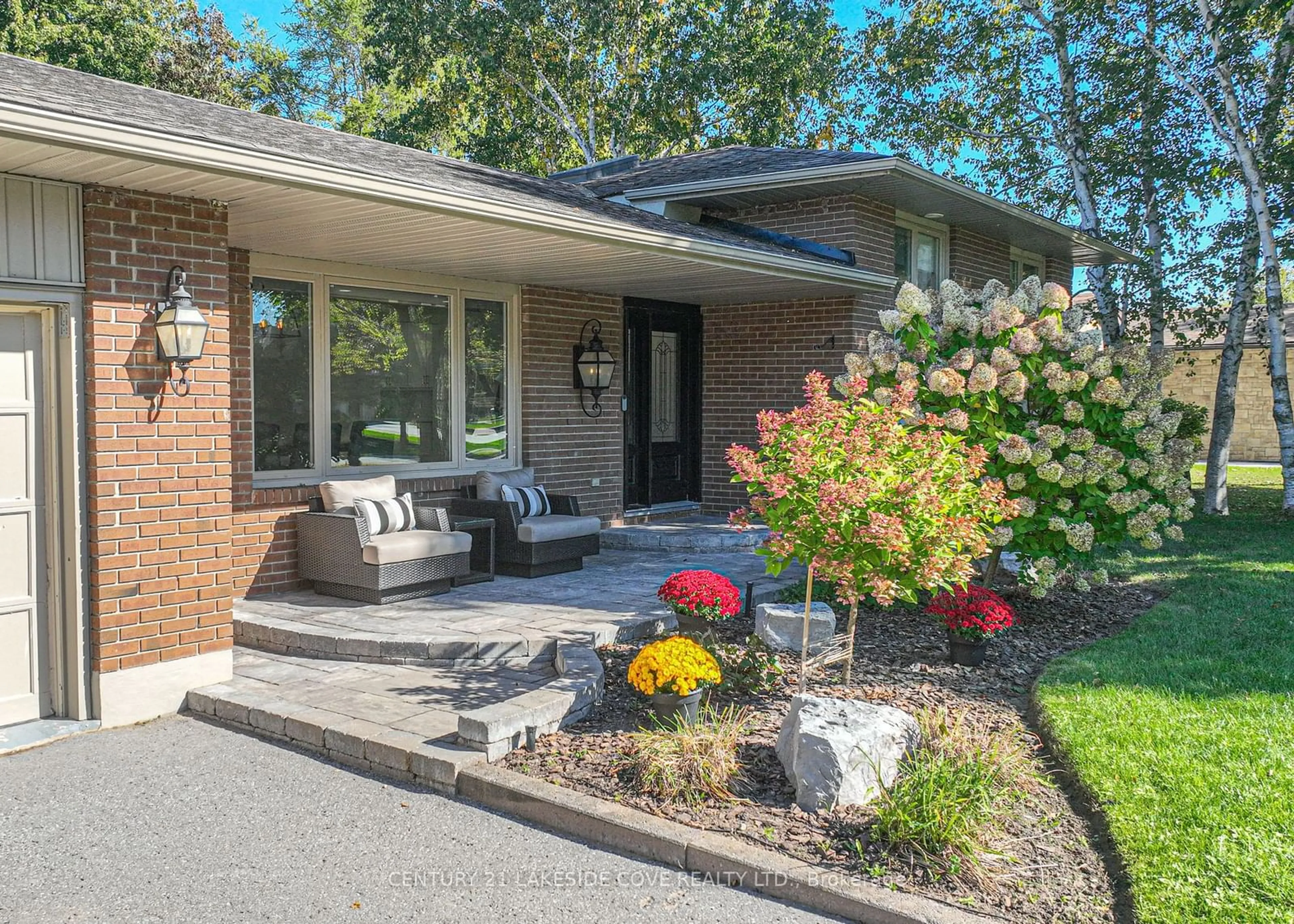 Home with brick exterior material for 6 Thicketwood Pl, Ramara Ontario L0K 1B0