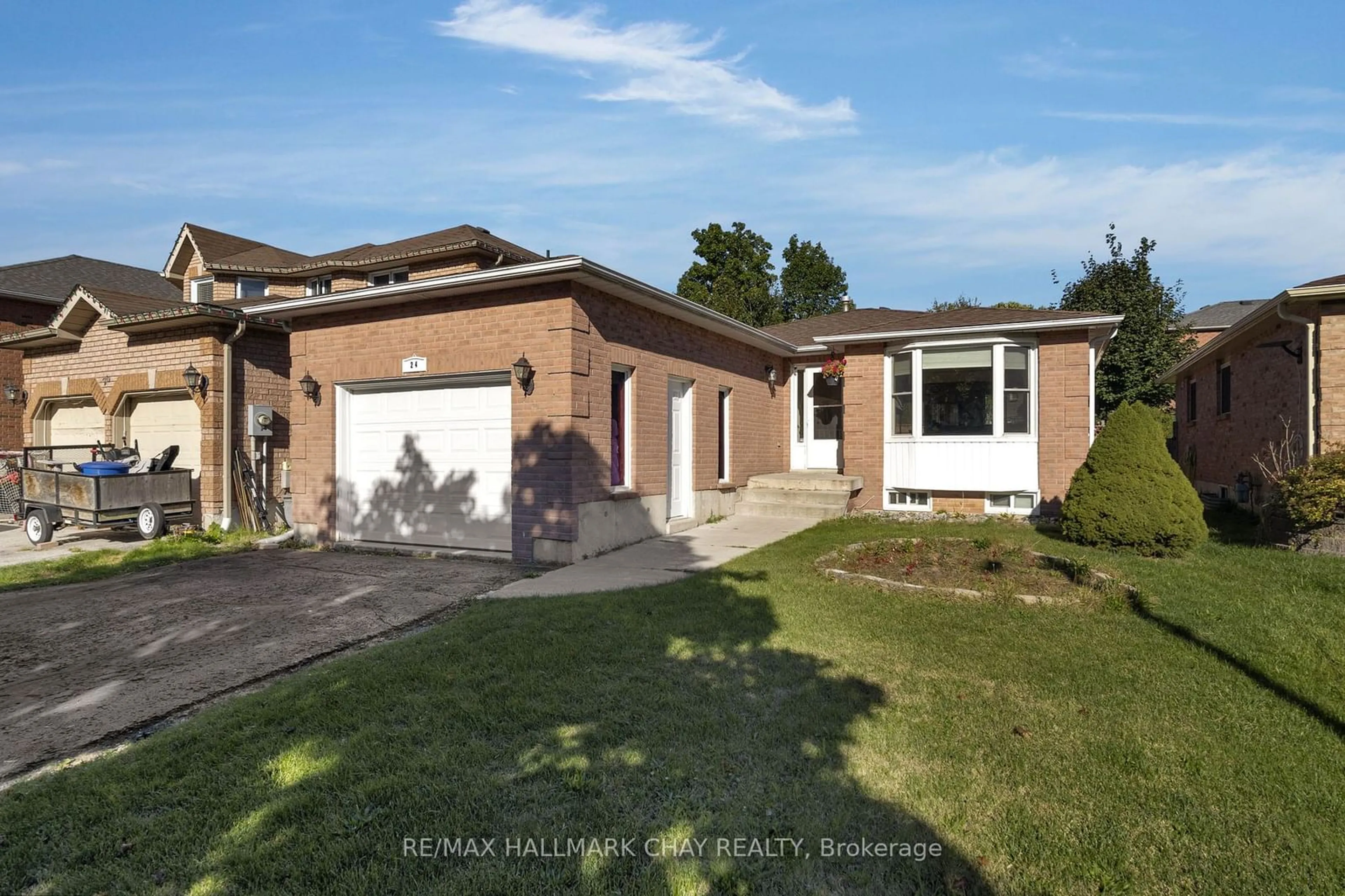 Frontside or backside of a home, cottage for 24 MCVEIGH Dr, Barrie Ontario L4N 7E2