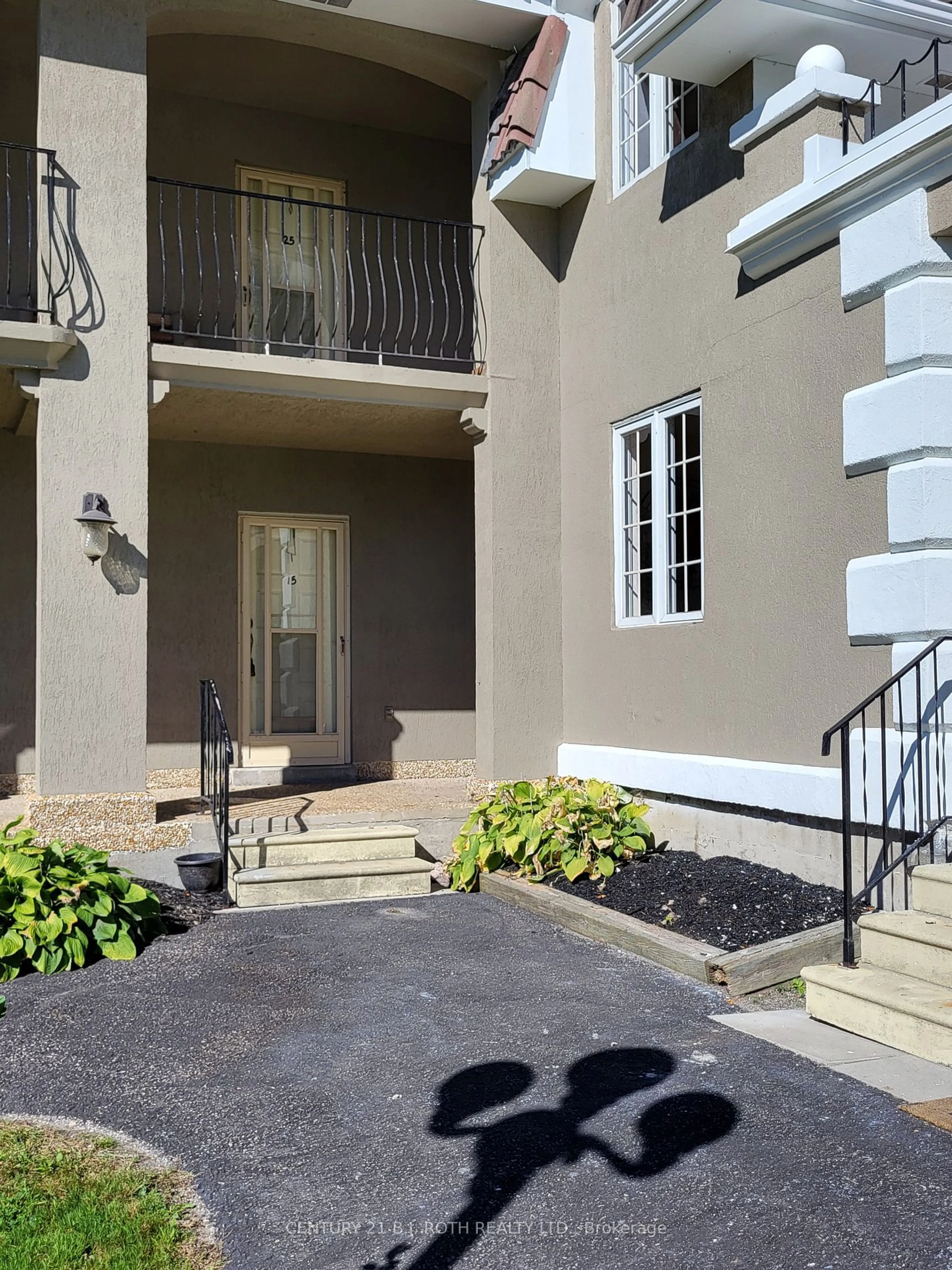 Indoor entryway, cement floor for 60 Laguna Pkwy #15, Ramara Ontario L0K 1B0