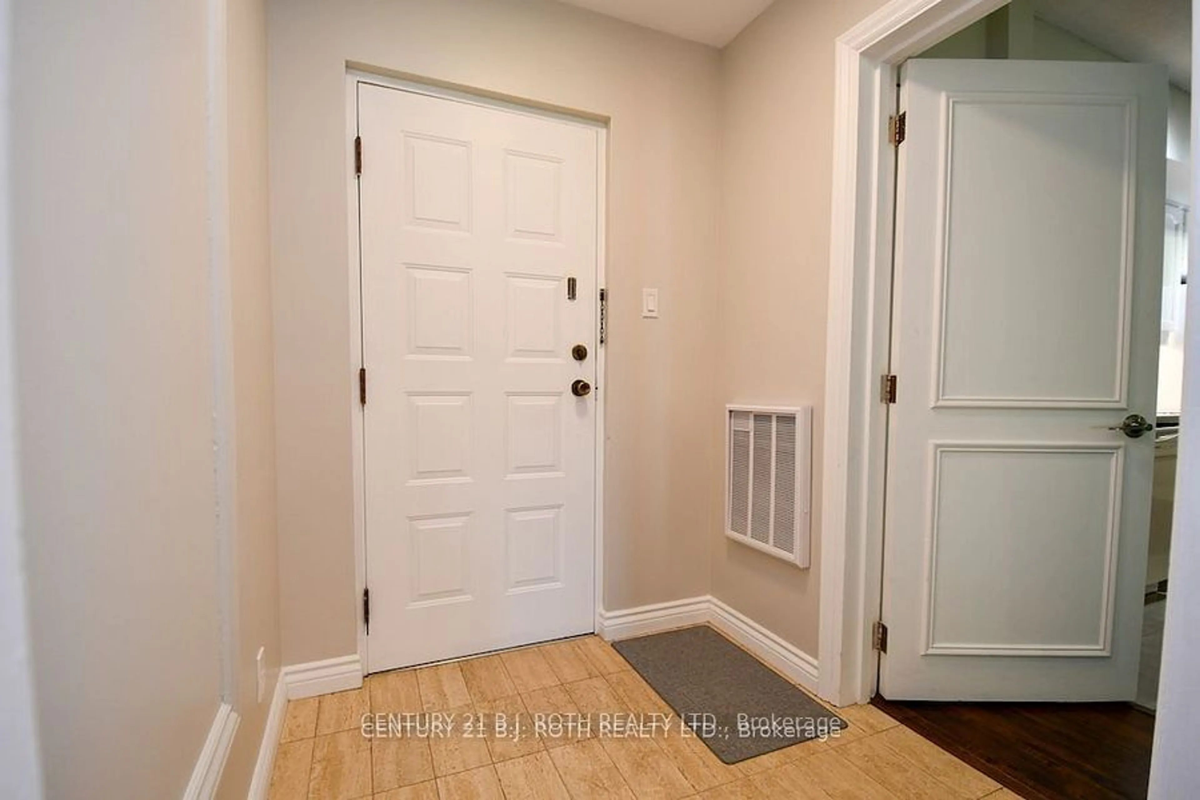 Indoor entryway, wood floors for 60 Laguna Pkwy #15, Ramara Ontario L0K 1B0