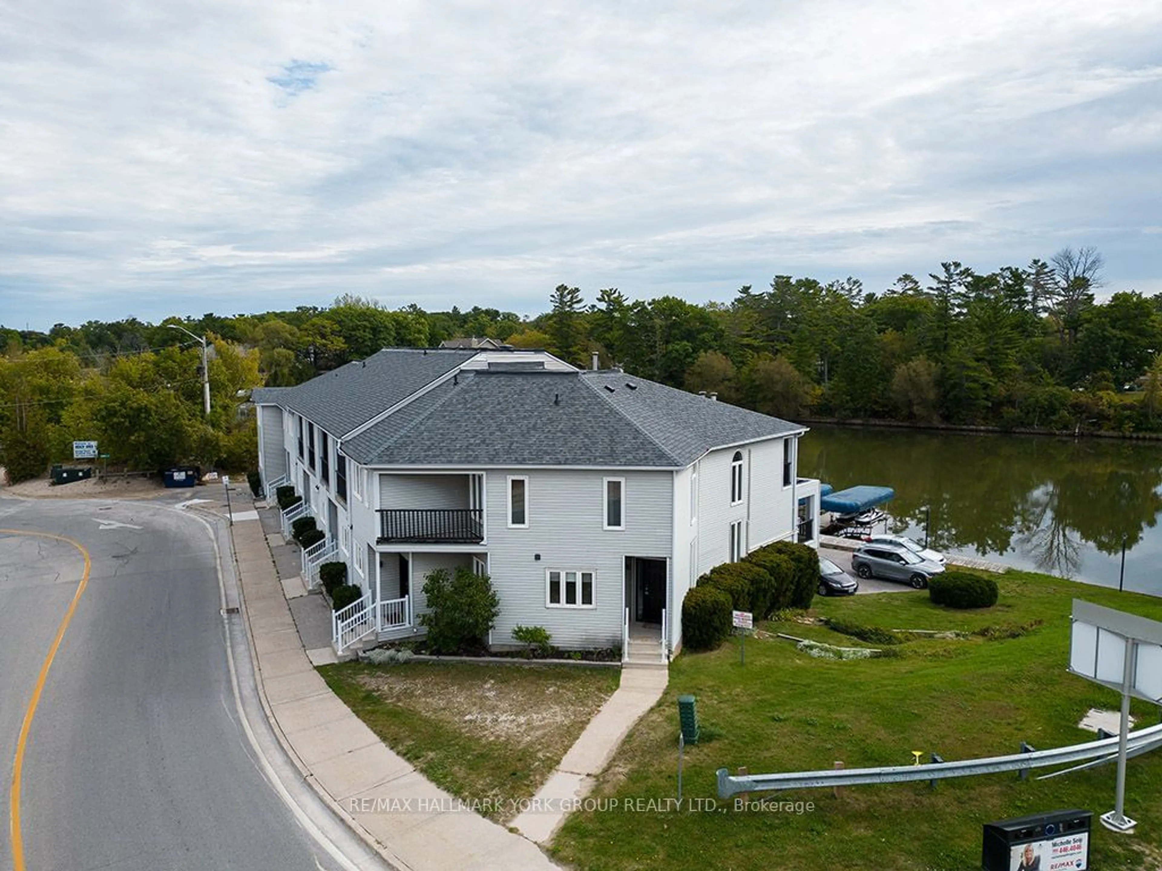 A pic from exterior of the house or condo, cottage for 1 Spruce St #1, Wasaga Beach Ontario L9Z 2X1