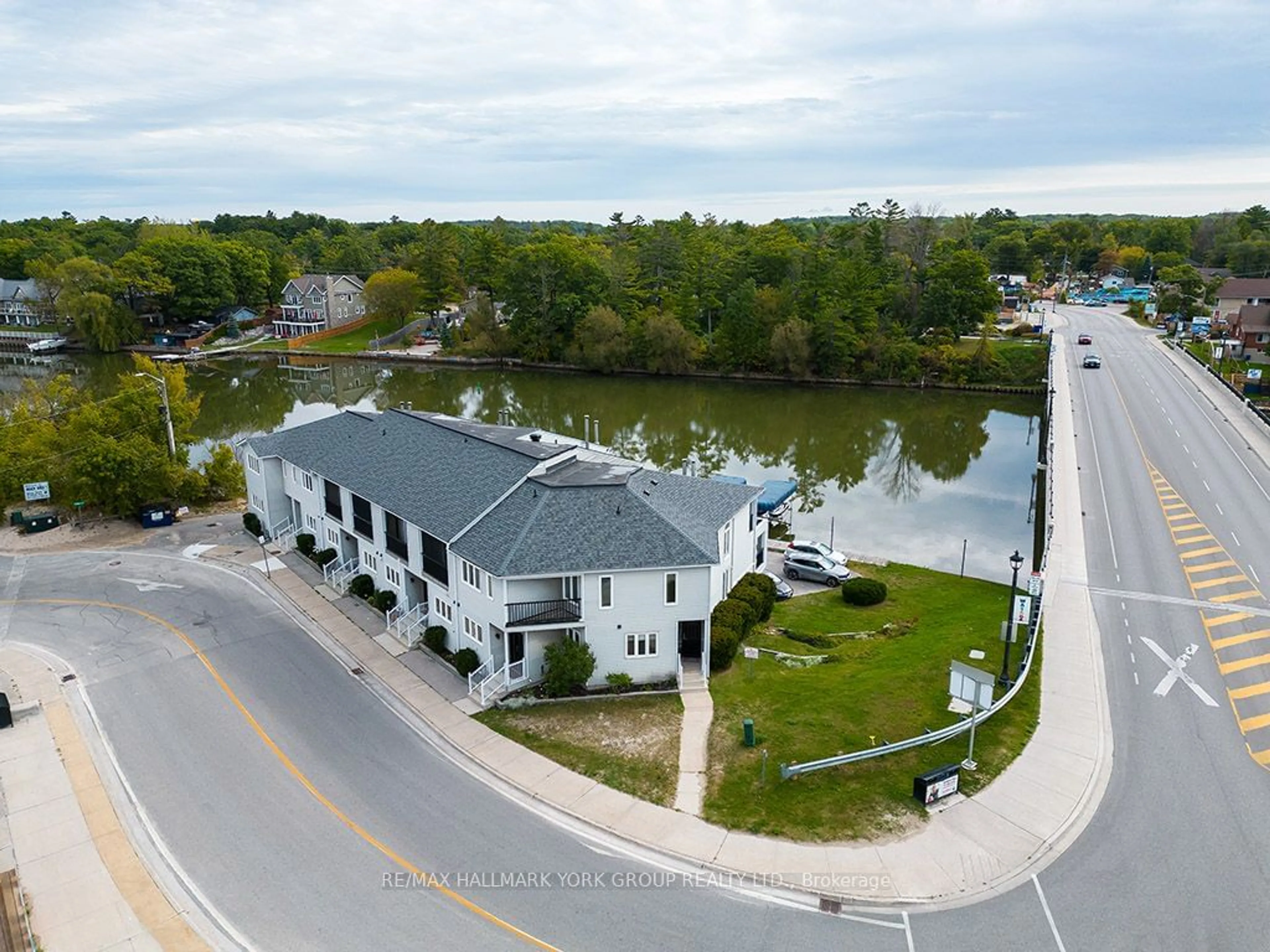 A pic from exterior of the house or condo, the front or back of building for 1 Spruce St #1, Wasaga Beach Ontario L9Z 2X1