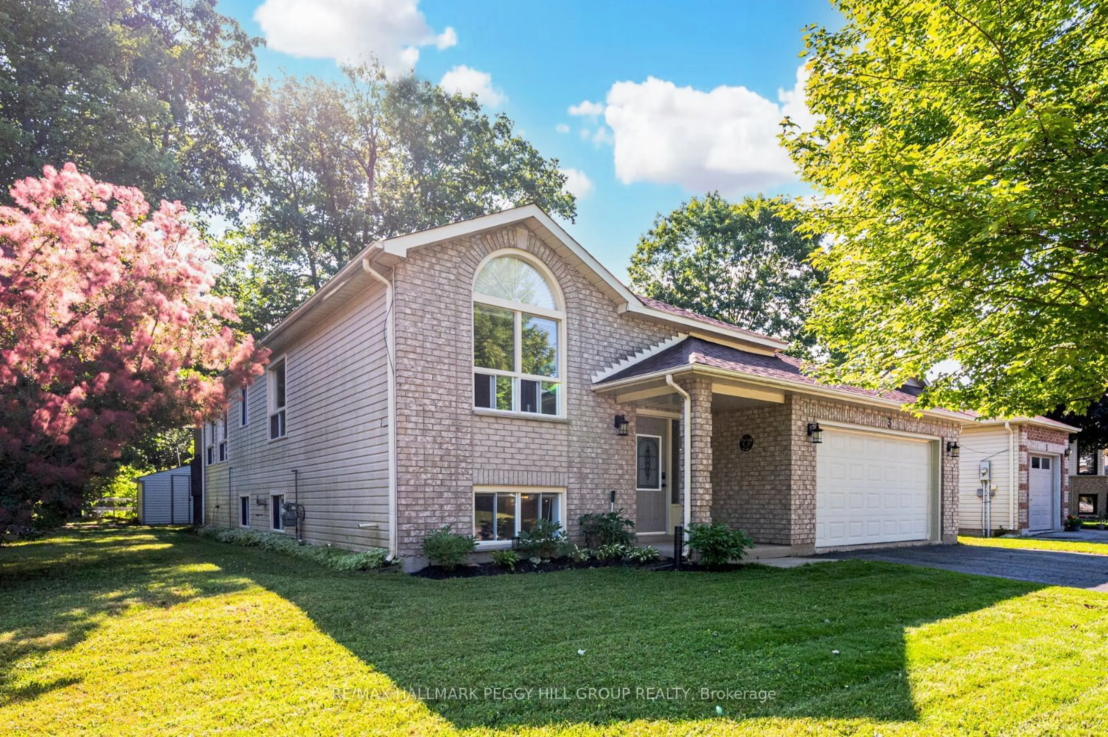 Home with brick exterior material for 3 Donald Cres, Wasaga Beach Ontario L9Z 1E1