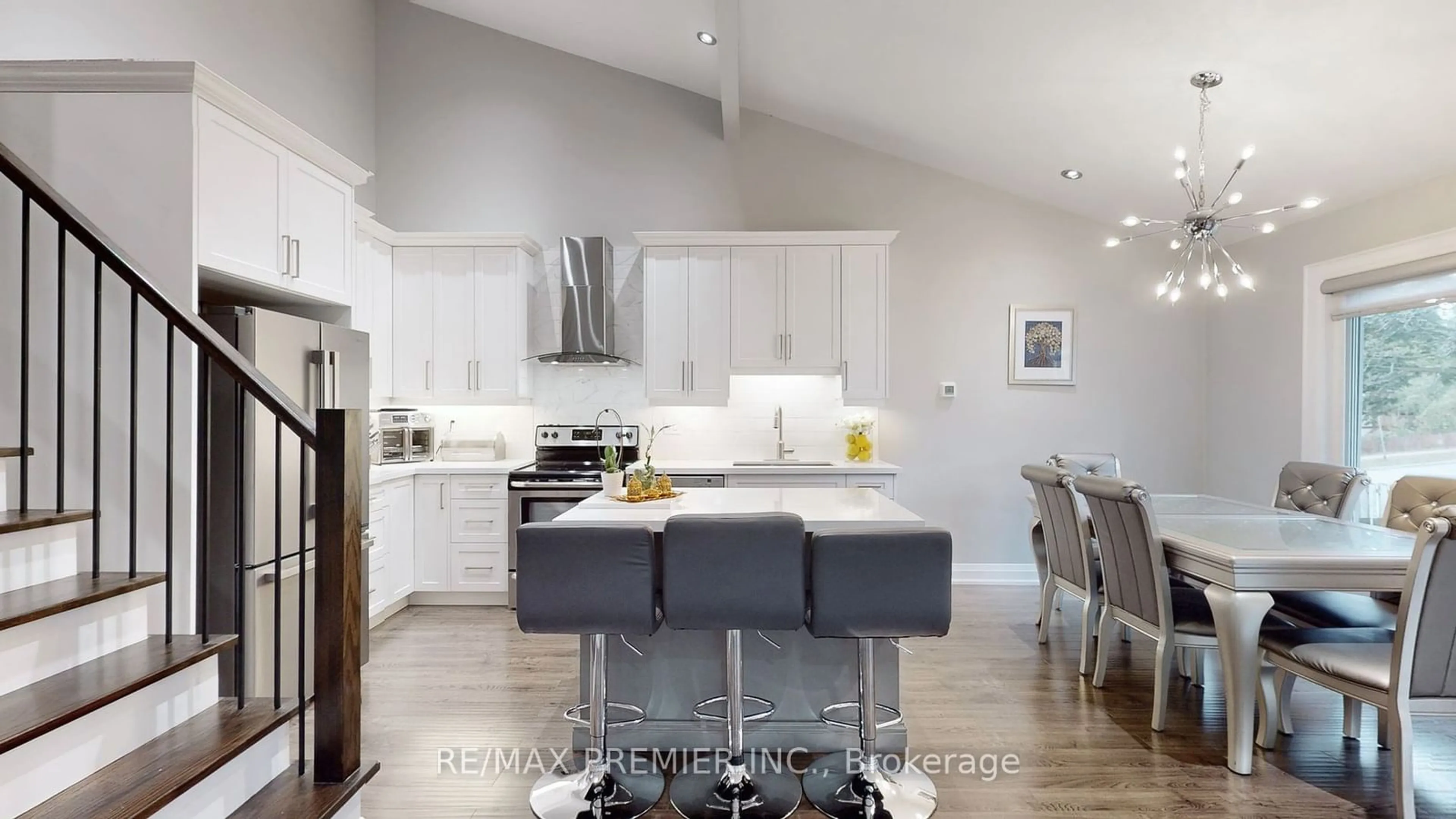 Contemporary kitchen, unknown for 75 Fox Run, Barrie Ontario L4N 5L6