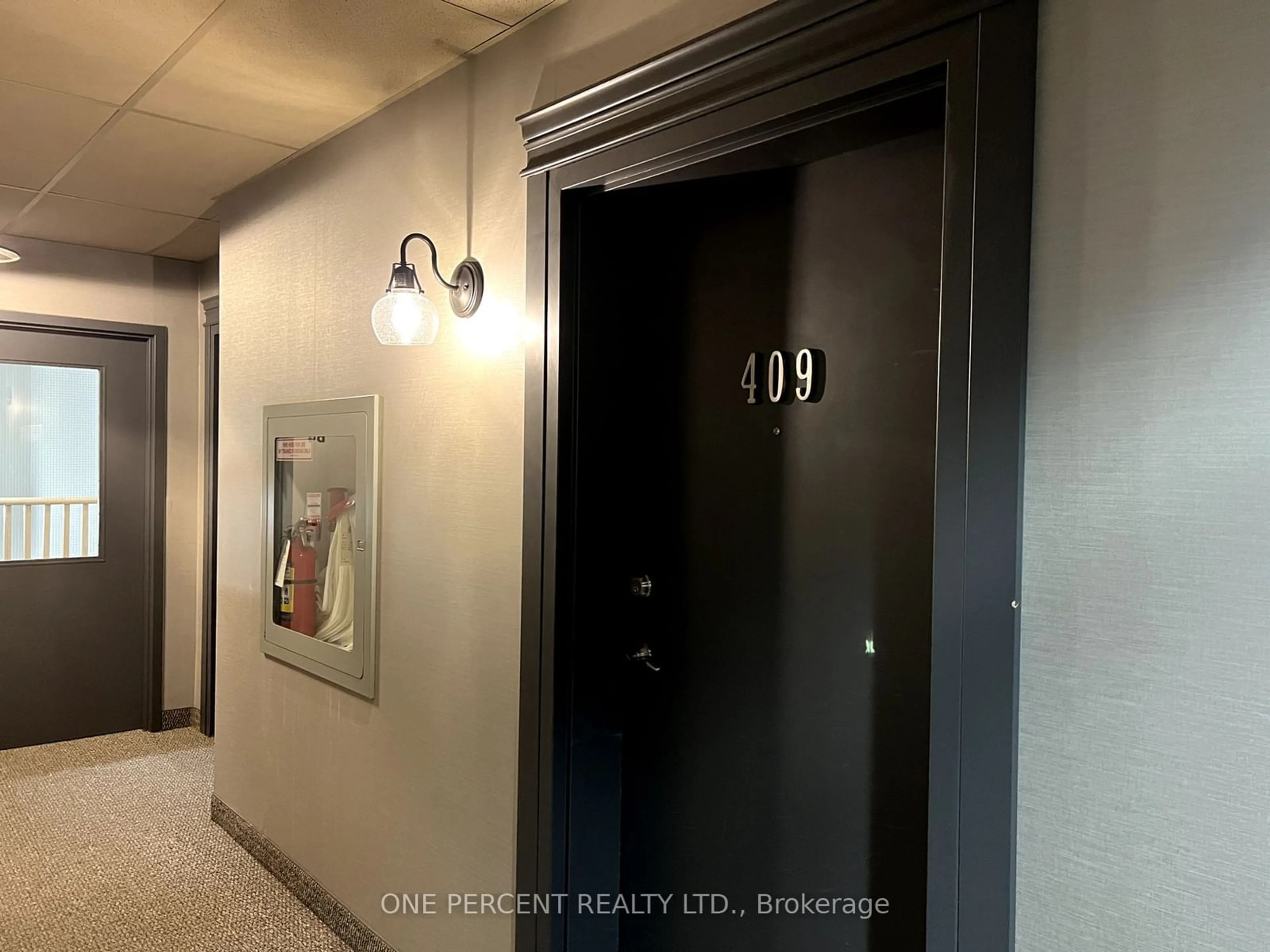 Indoor foyer, unknown floor for 44 Ferndale Dr #409, Barrie Ontario L4N 9V4