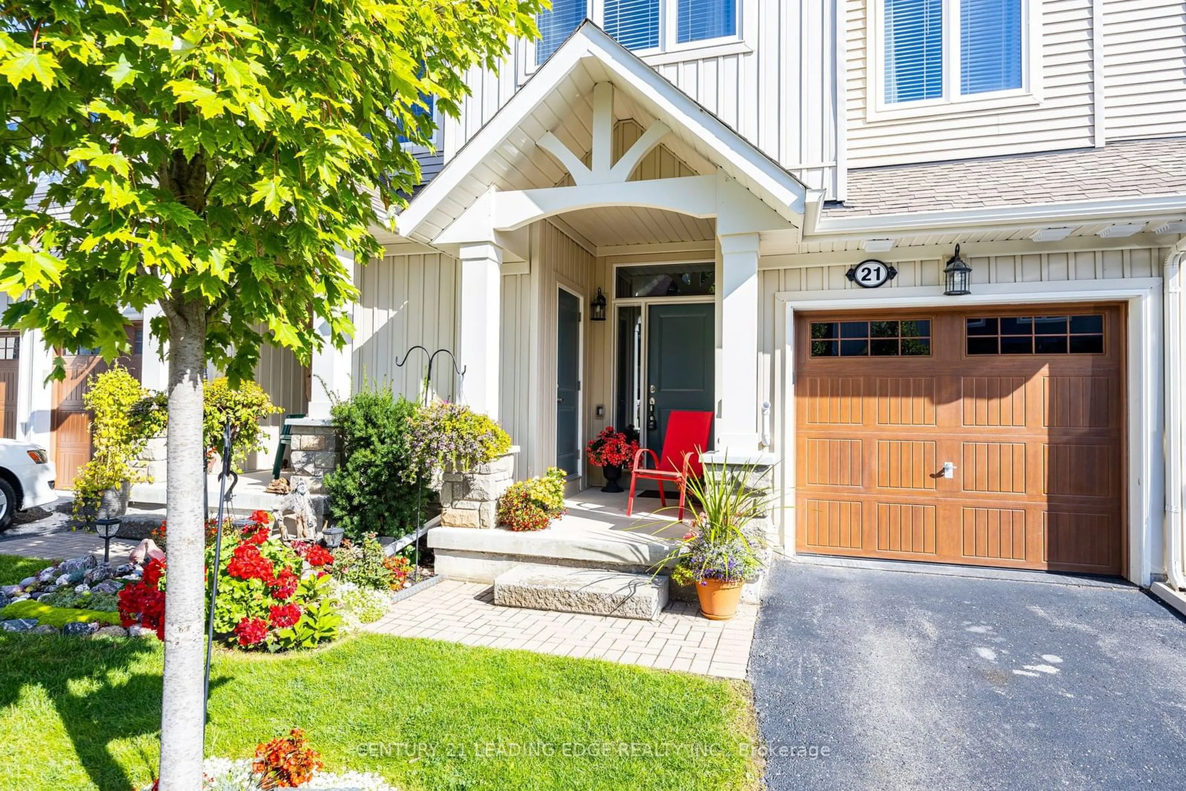 Indoor entryway, wood floors for 21 Lett Ave, Collingwood Ontario L9Y 0Z5