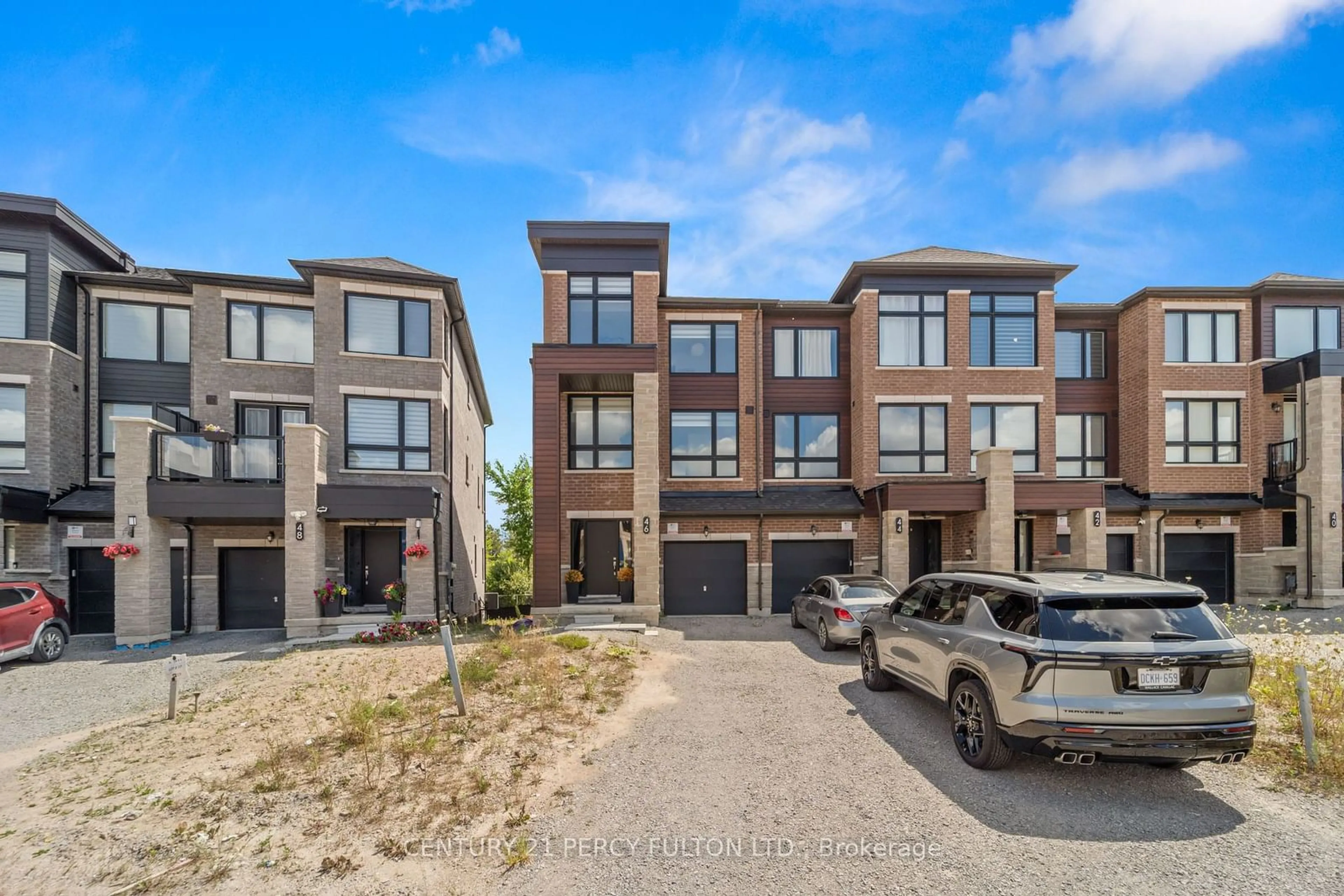 A pic from exterior of the house or condo, the street view for 46 Blue Forest Cres, Barrie Ontario L4N 0H7