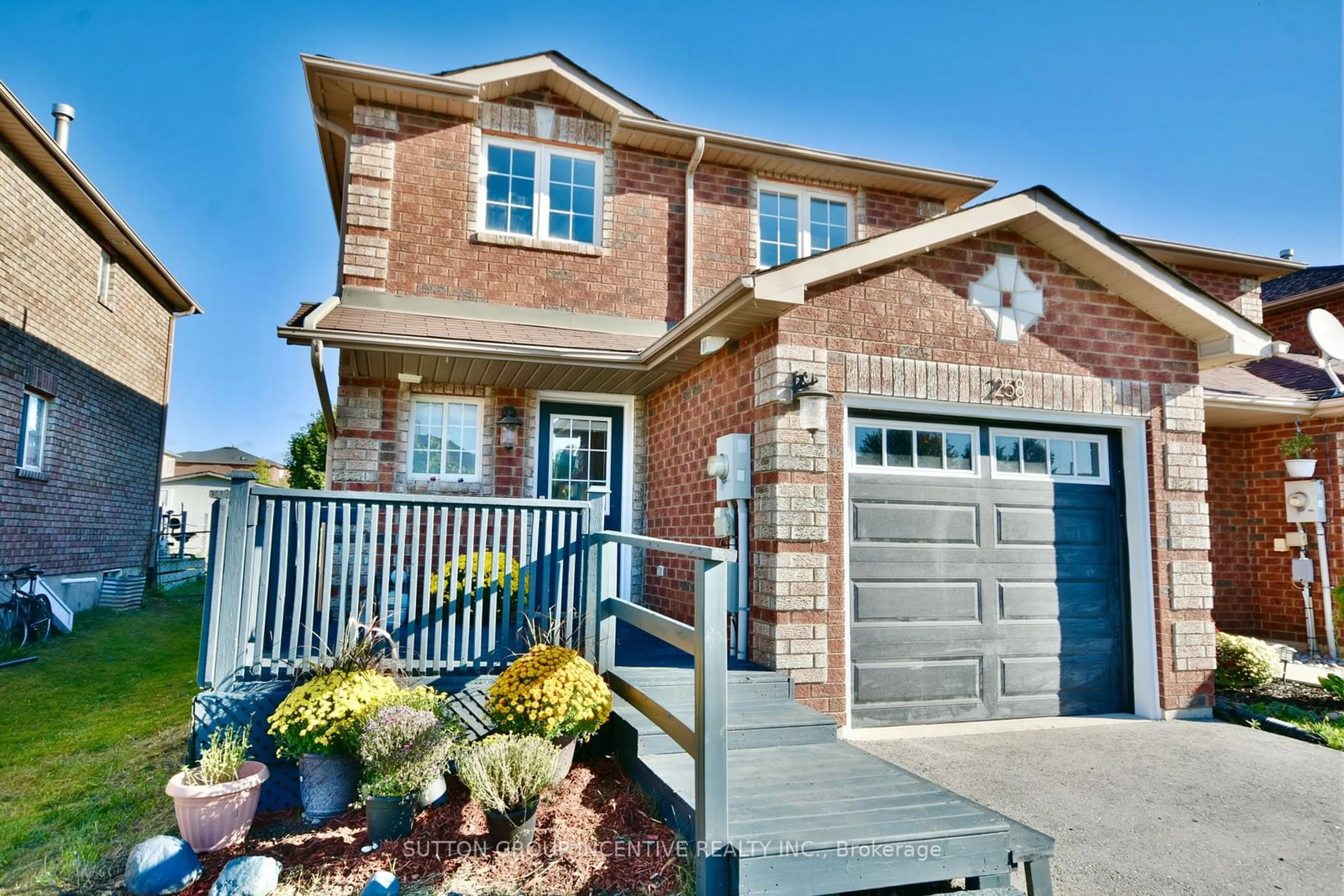 Home with brick exterior material for 258 Dunsmore Lane, Barrie Ontario L4M 7A7