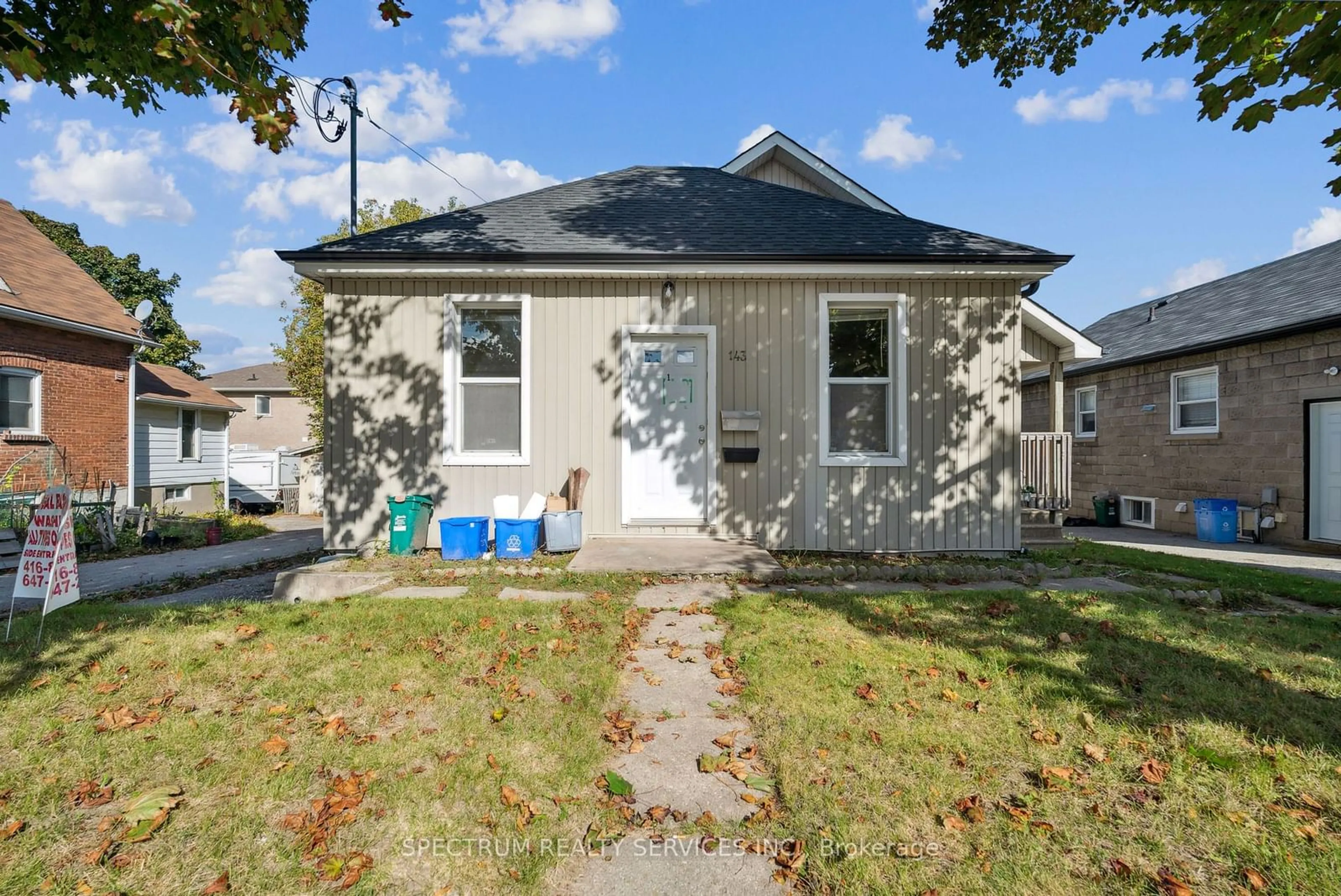 Frontside or backside of a home for 143 Burton Ave, Barrie Ontario L4N 2R9