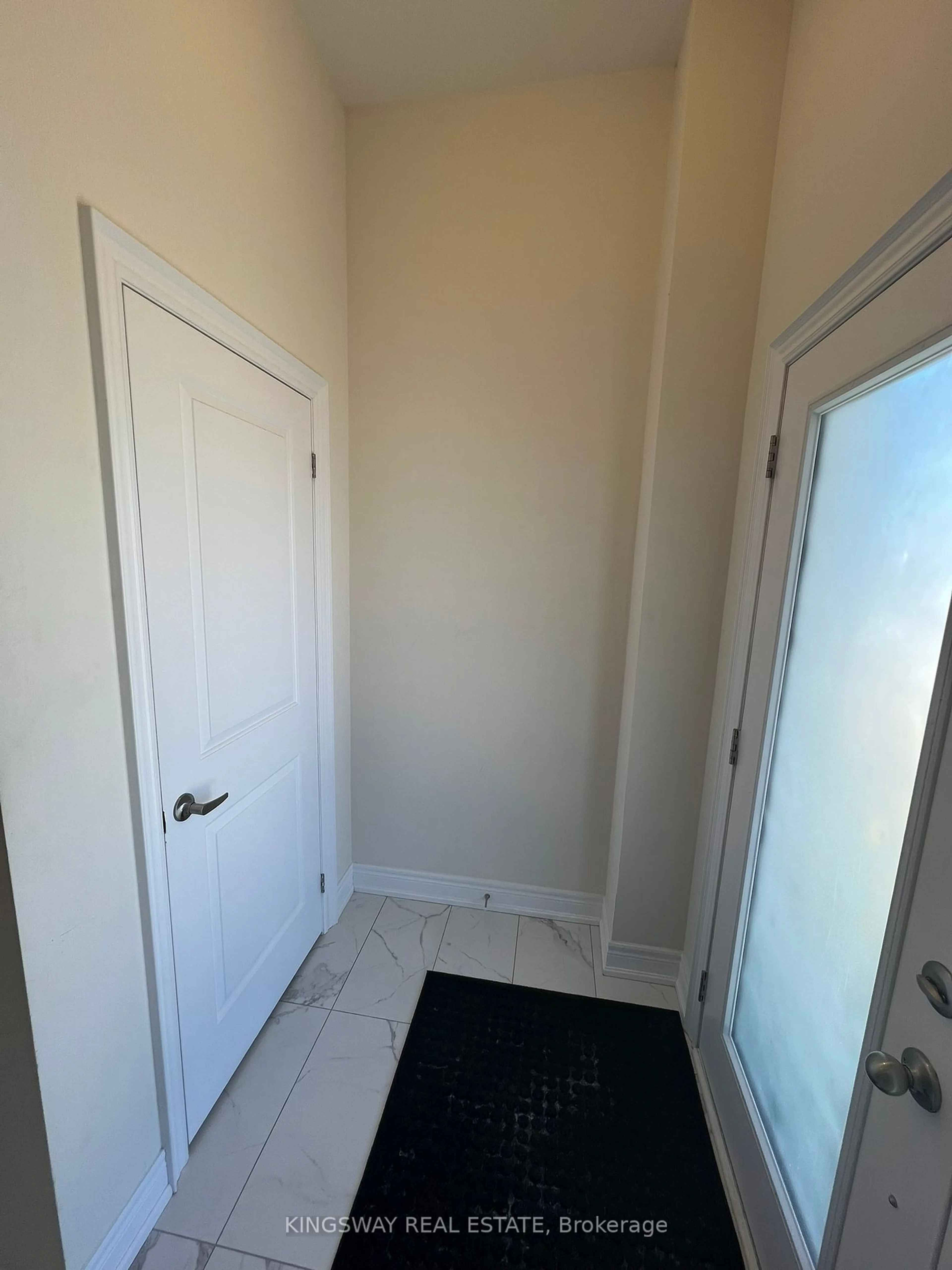 Indoor entryway, unknown floor for 255 Atkinson St, Clearview Ontario L0M 1S0