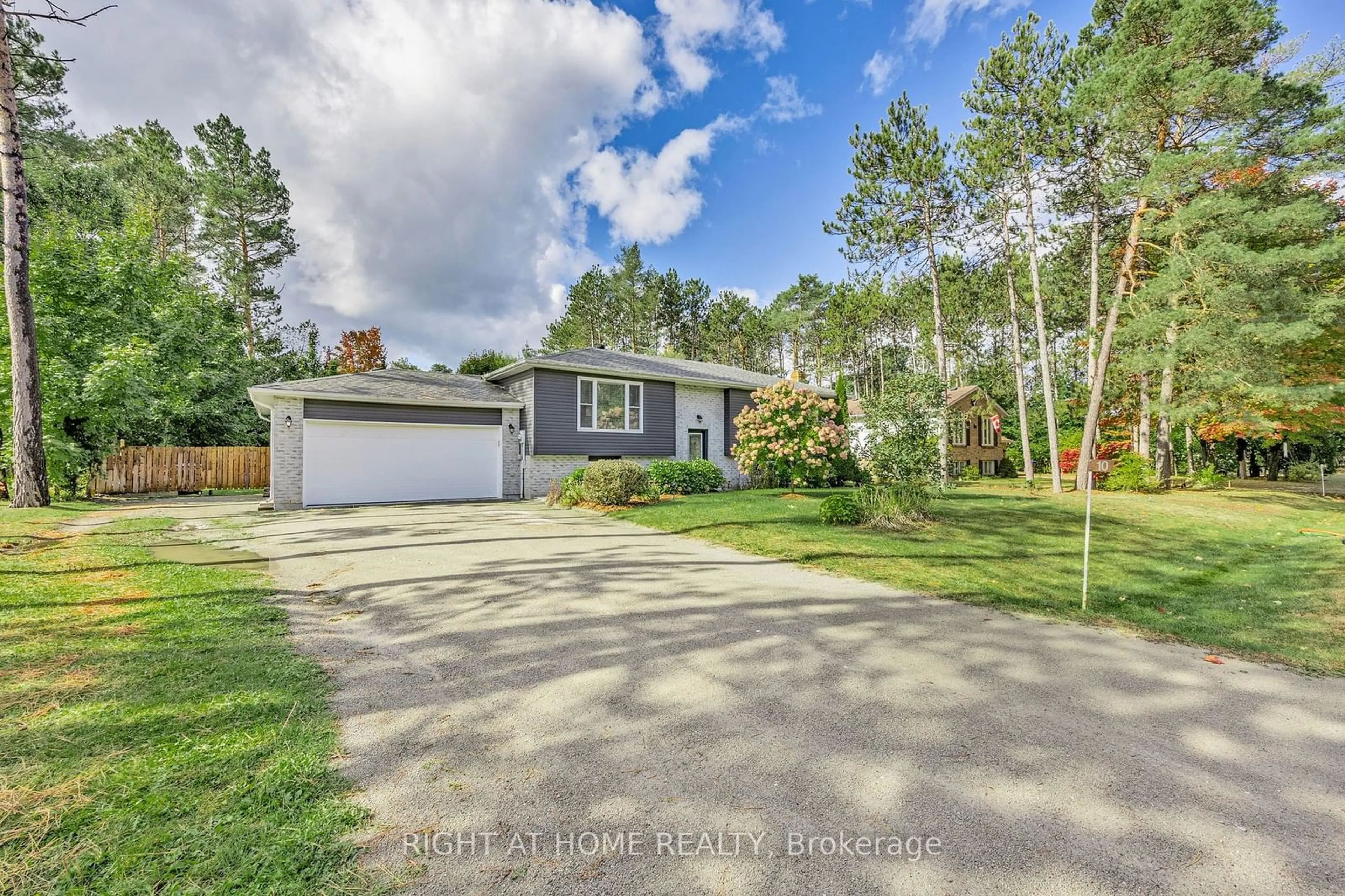 Frontside or backside of a home, cottage for 10 Grier St, Tiny Ontario L0L 2T0