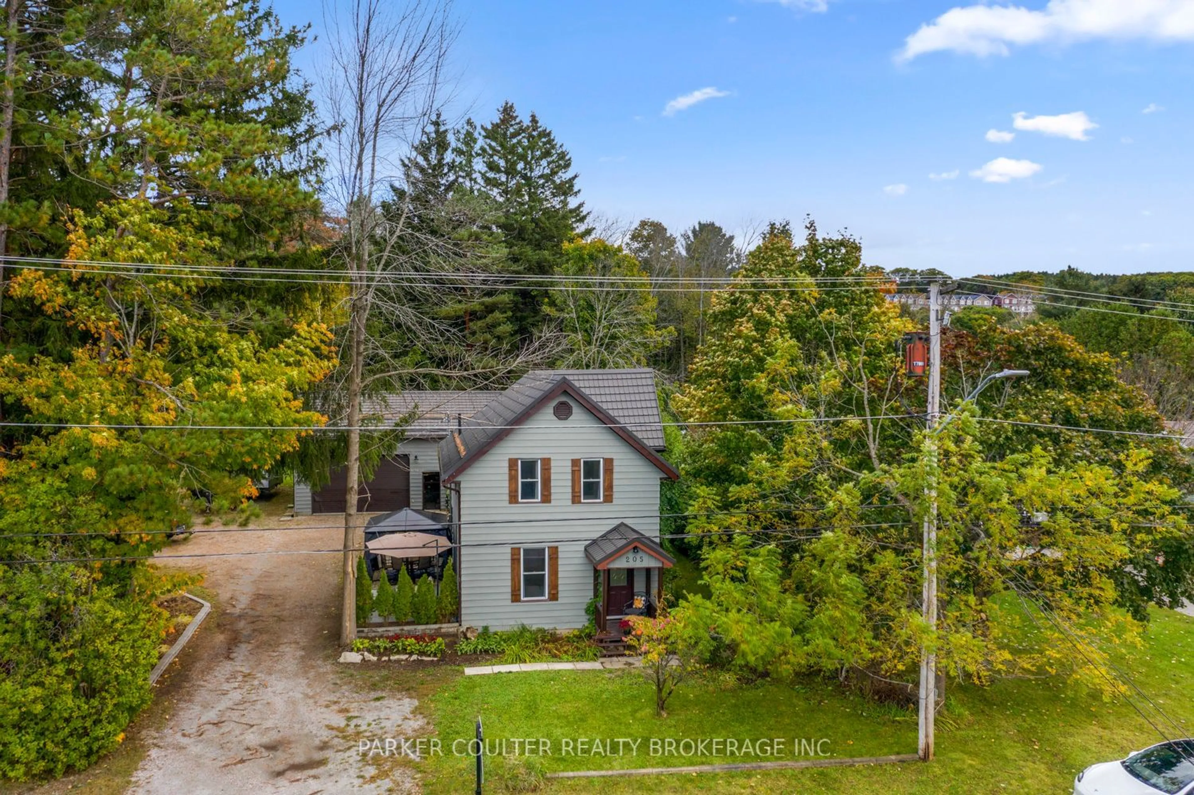 A pic from exterior of the house or condo, cottage for 205 Fox St, Penetanguishene Ontario L9M 1E7