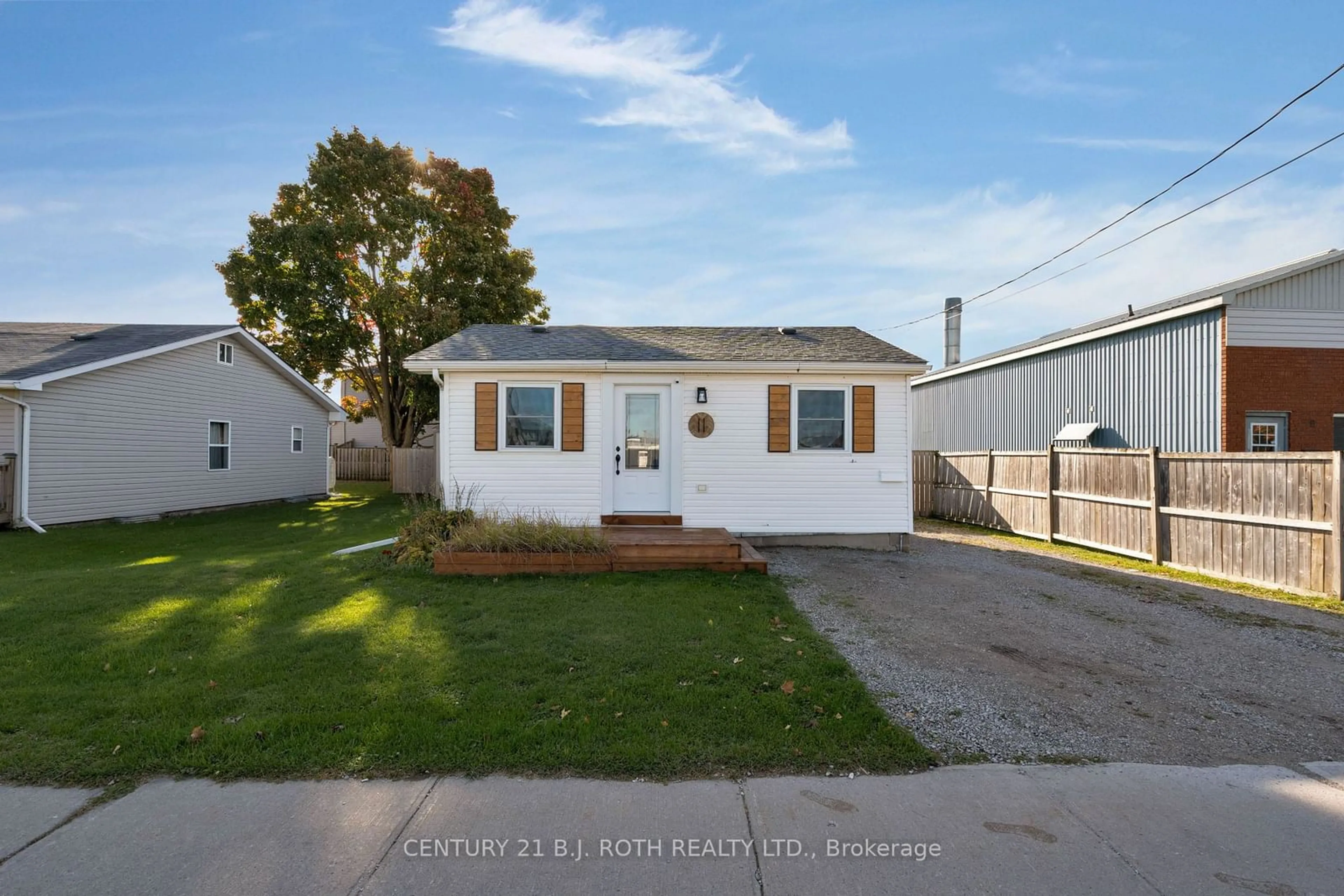 Frontside or backside of a home for 11 James St, Orillia Ontario L3V 1K9