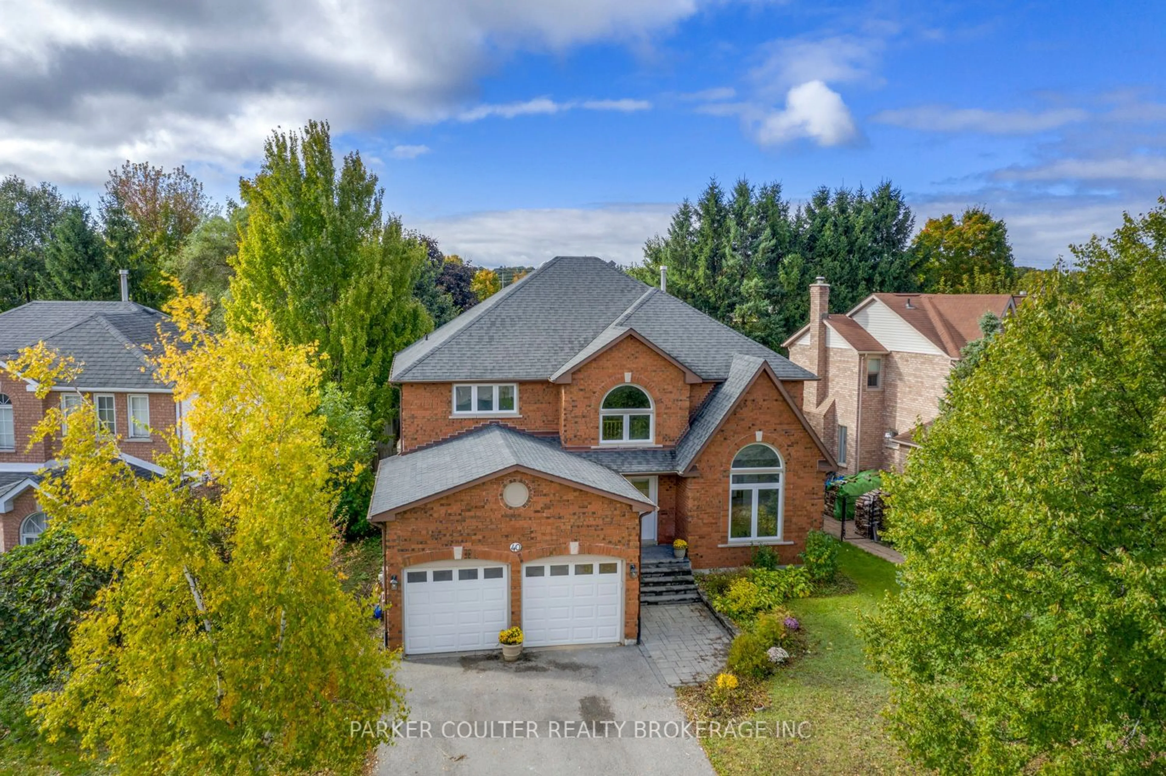 Frontside or backside of a home for 40 Ford St, Barrie Ontario L4N 7J4