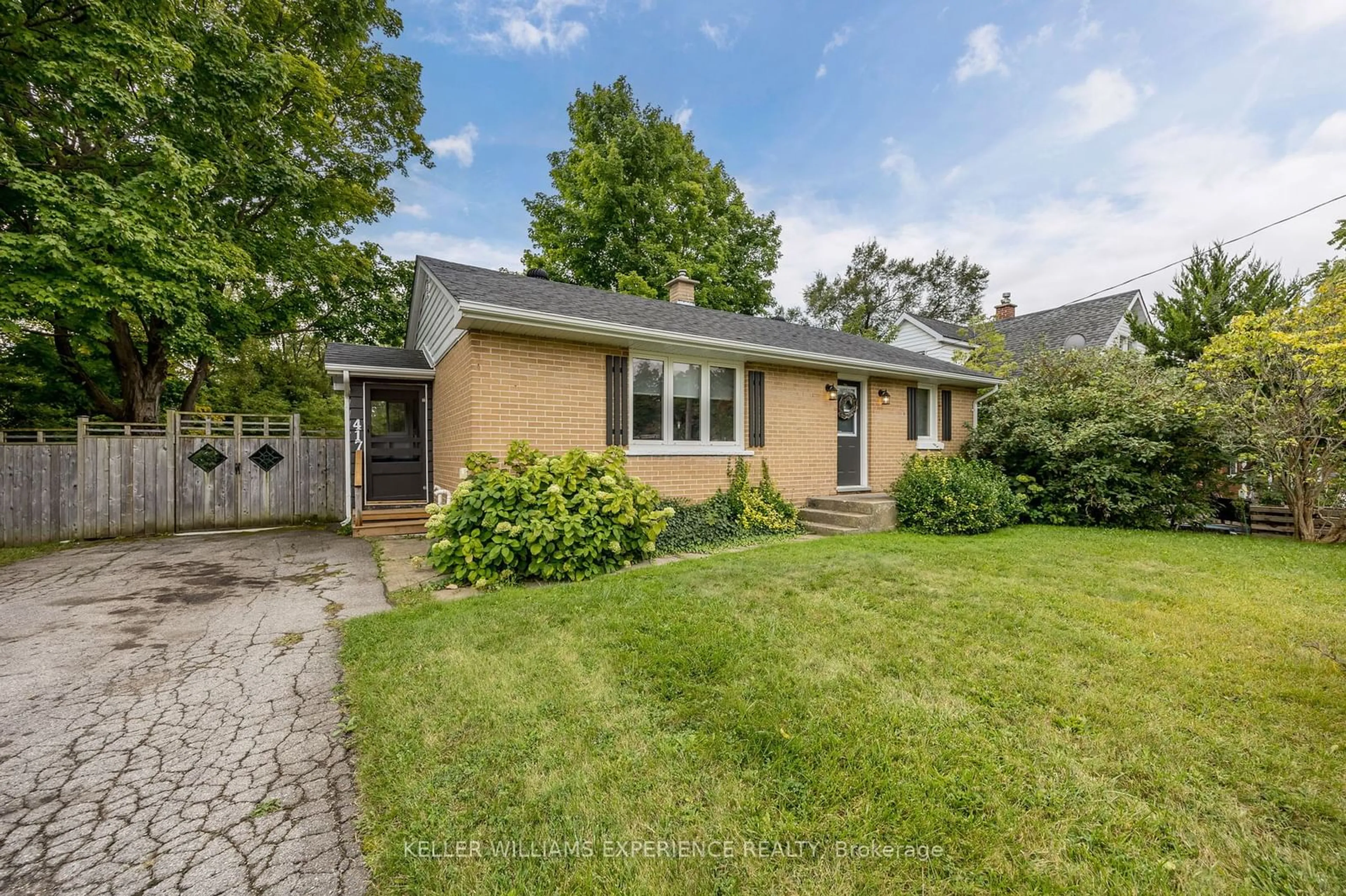 Frontside or backside of a home, cottage for 417 Blake St, Barrie Ontario L4M 1L1