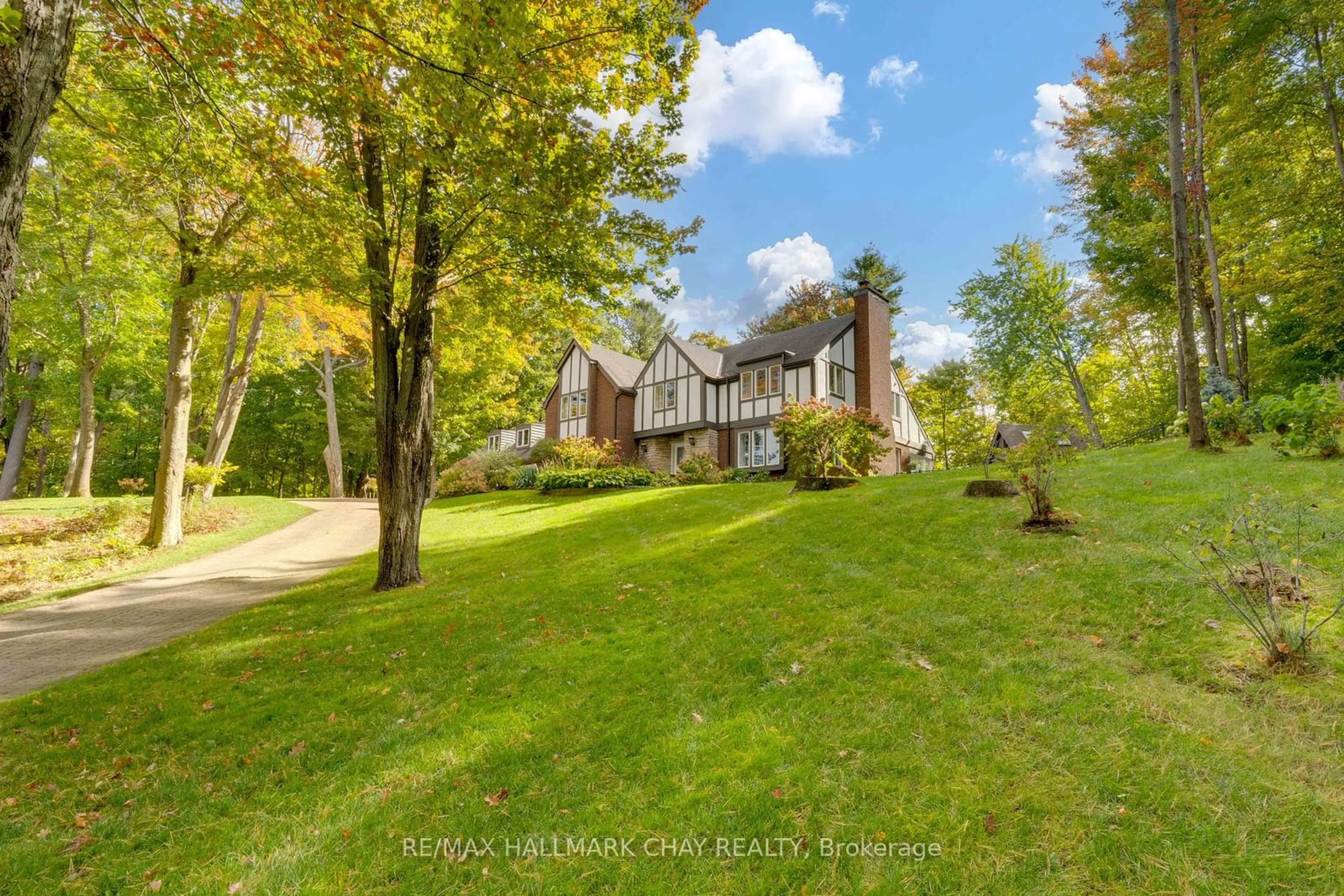 Frontside or backside of a home, cottage for 11 Park Tr, Springwater Ontario L9X 0L3