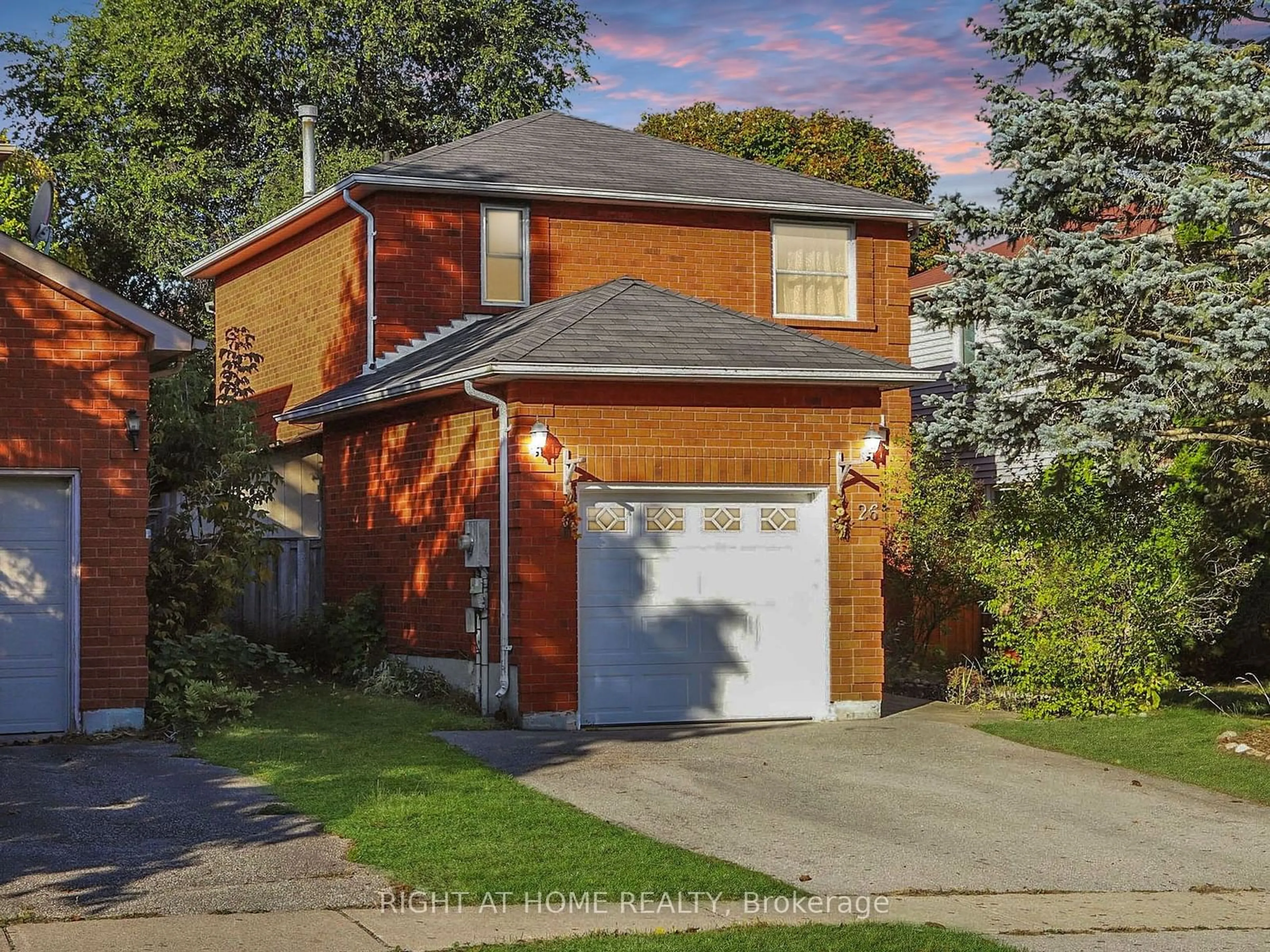 Frontside or backside of a home, cottage for 26 Porritt St, Barrie Ontario L4N 6Y3