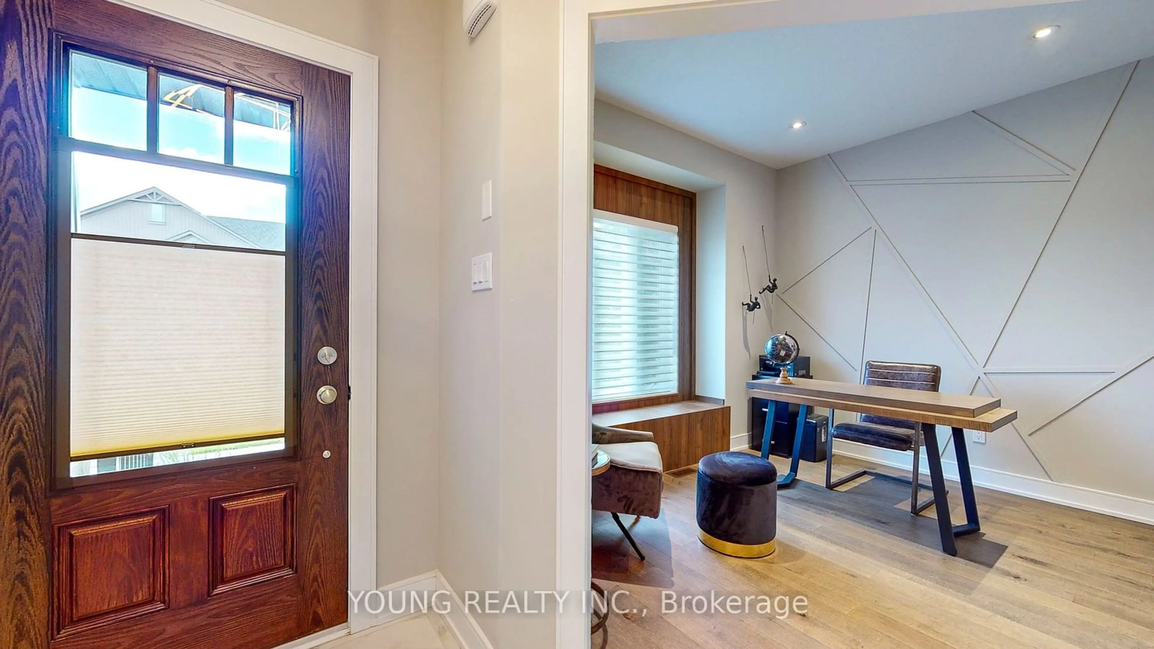 Indoor entryway, wood floors for 46 Plewes Dr, Collingwood Ontario L9Y 0E2