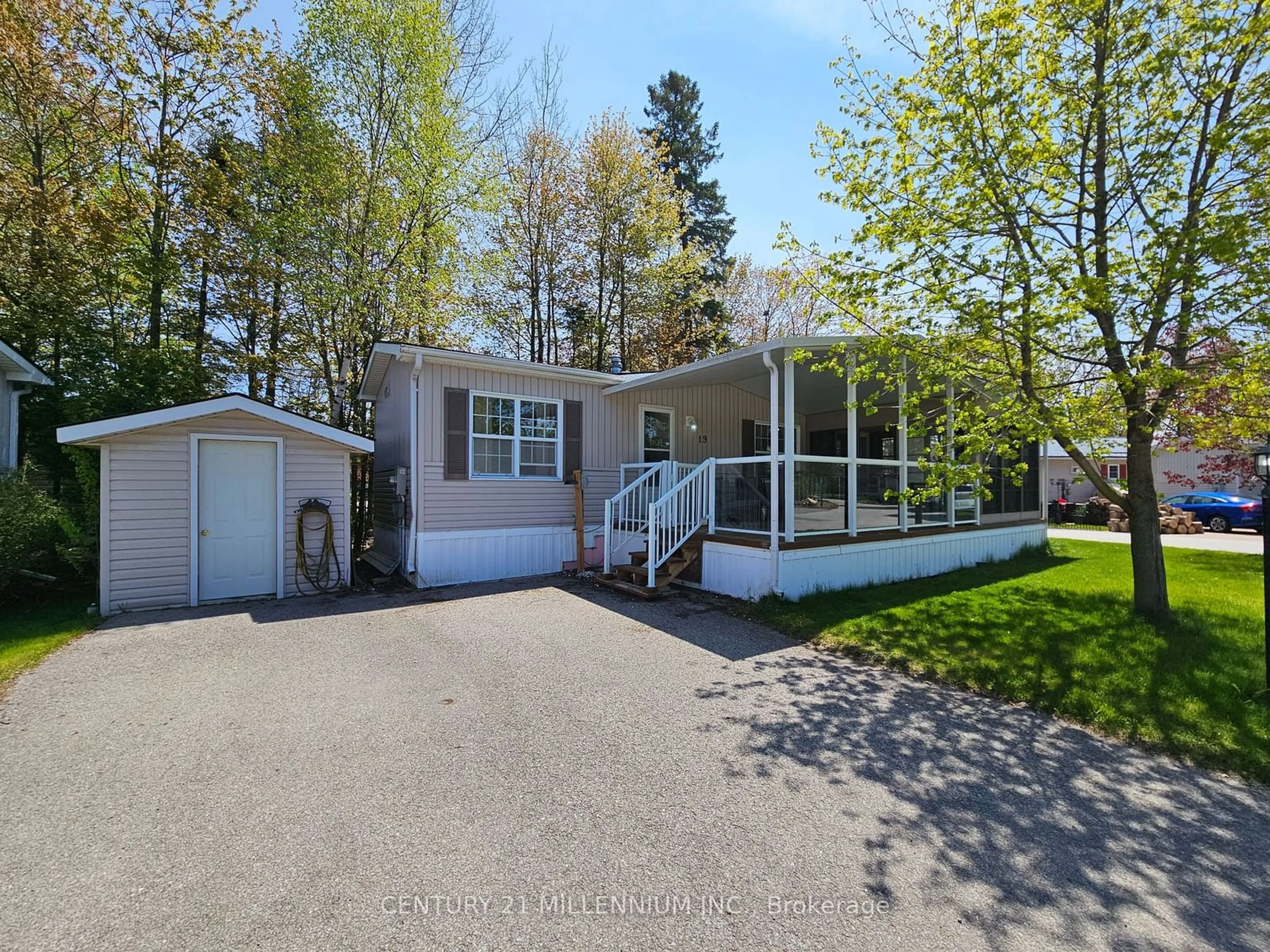 A pic from exterior of the house or condo, cottage for 19 Topaz St, Wasaga Beach Ontario L9Z 1X7