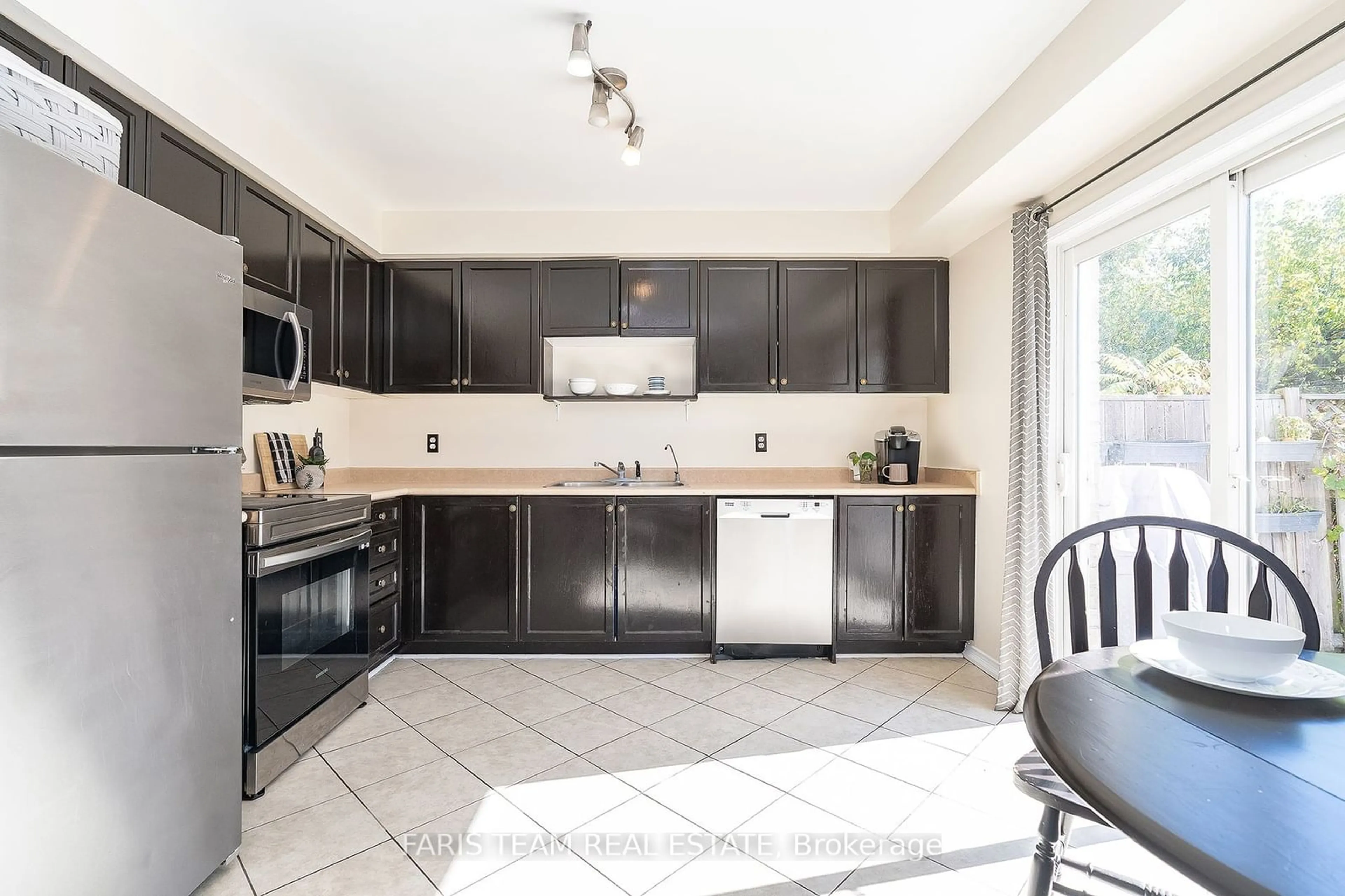 Open concept kitchen for 103 Trevino Circ, Barrie Ontario L4M 6T8