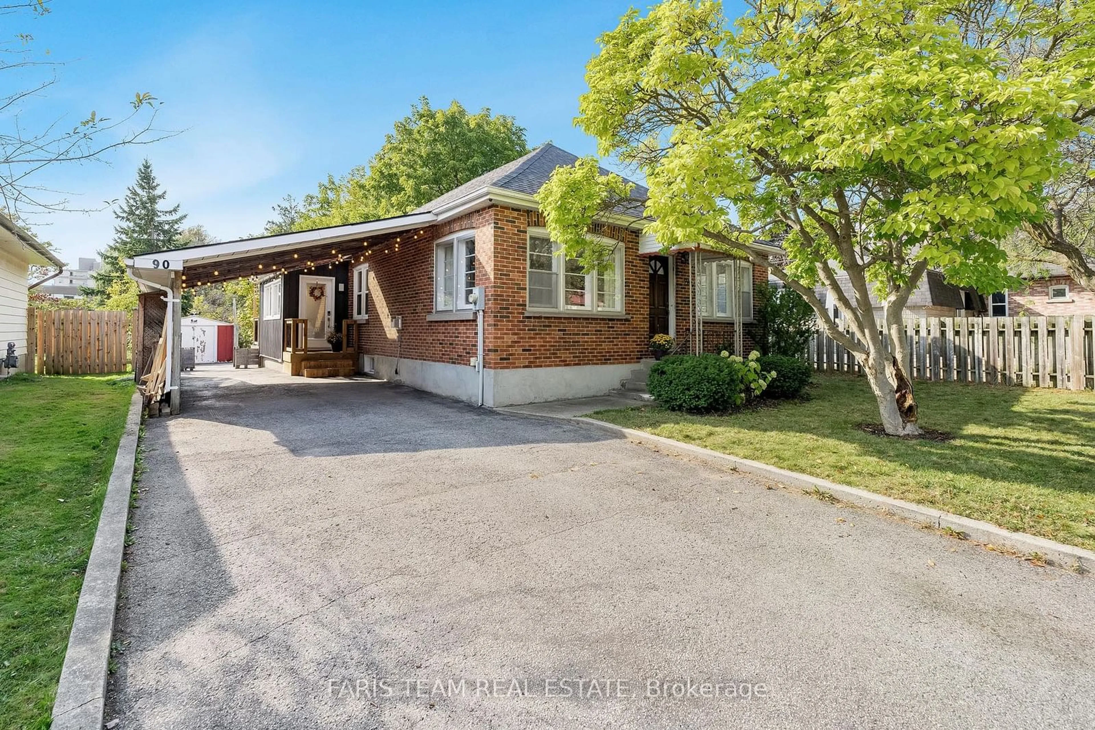 Frontside or backside of a home, cottage for 90 Eccles St, Barrie Ontario L4N 1Y4