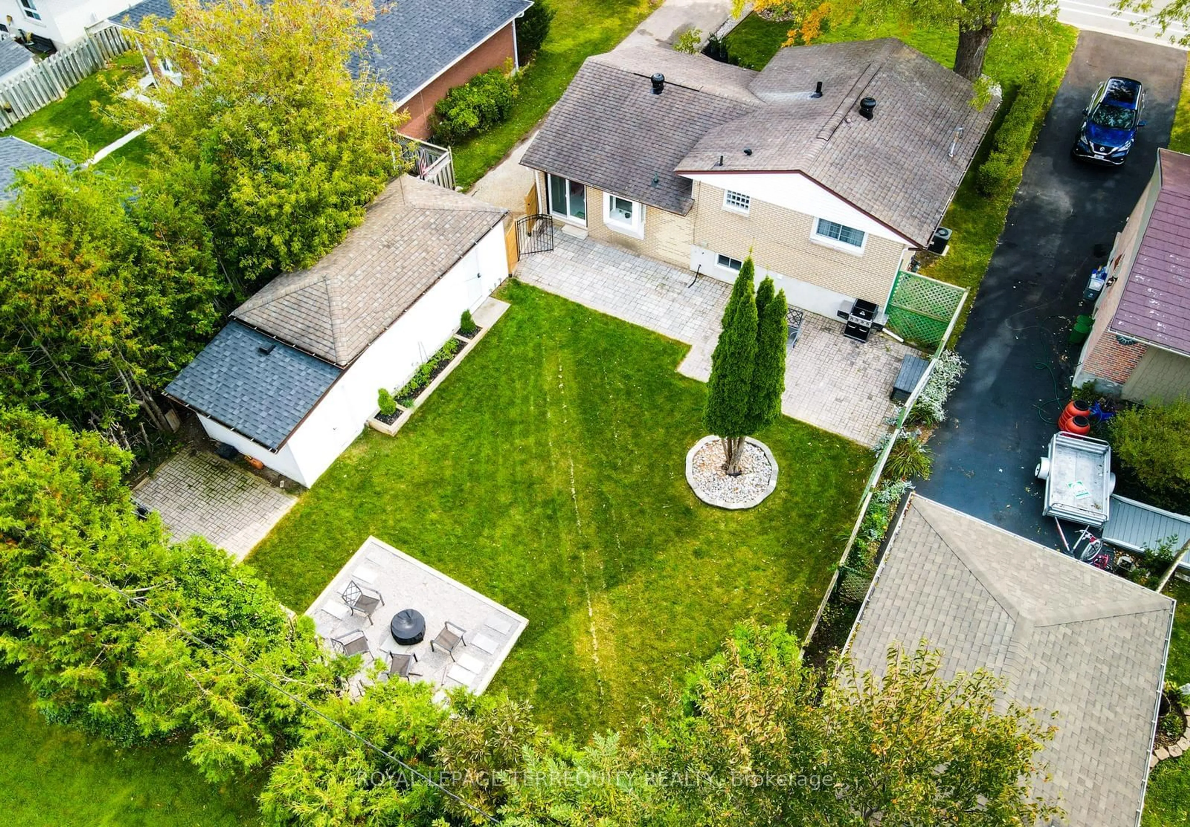 Frontside or backside of a home, the fenced backyard for 390 Little Ave, Barrie Ontario L4N 2Z9