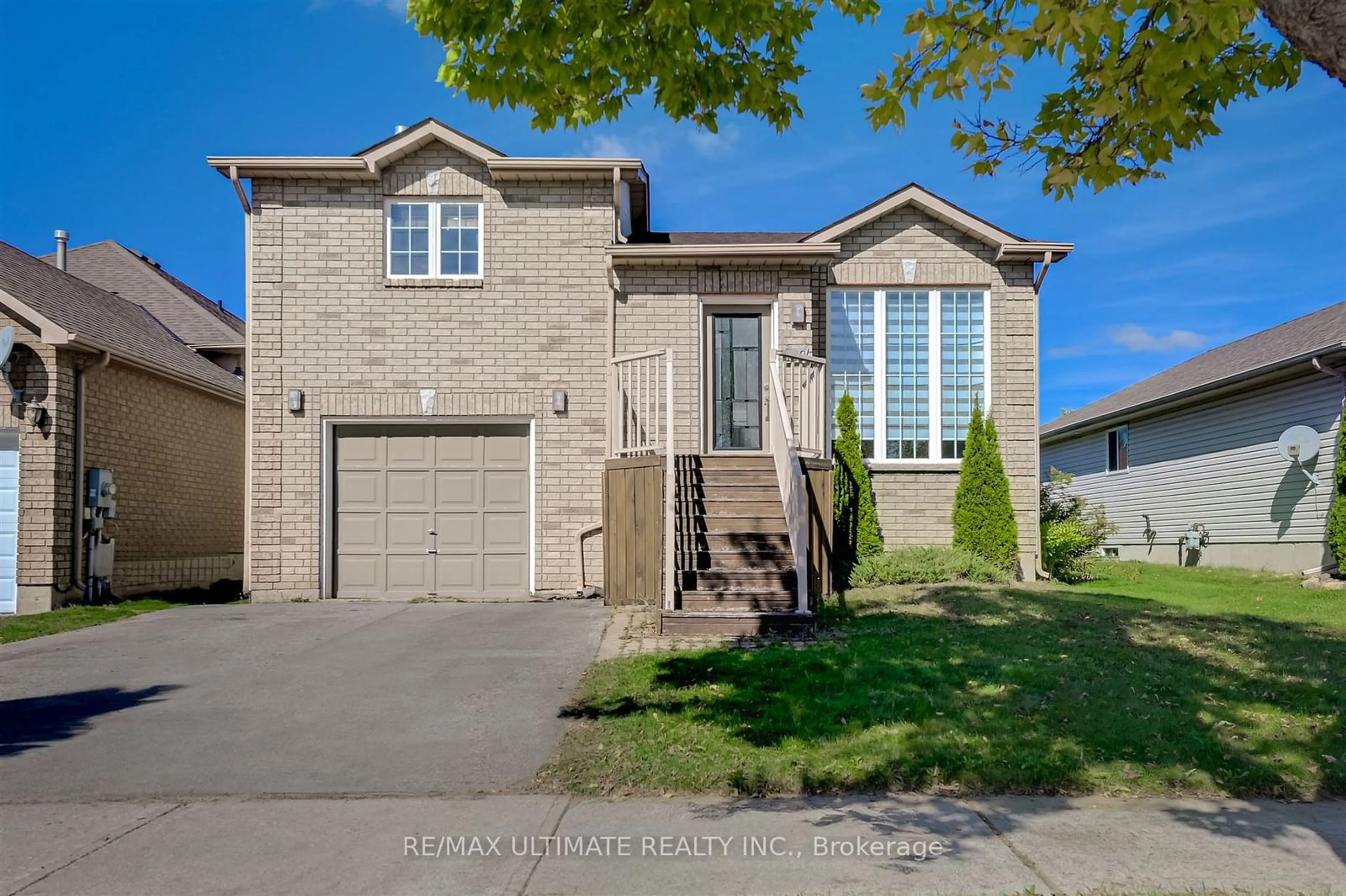 Frontside or backside of a home, cottage for 158 Hanmer St, Barrie Ontario L4M 6W2