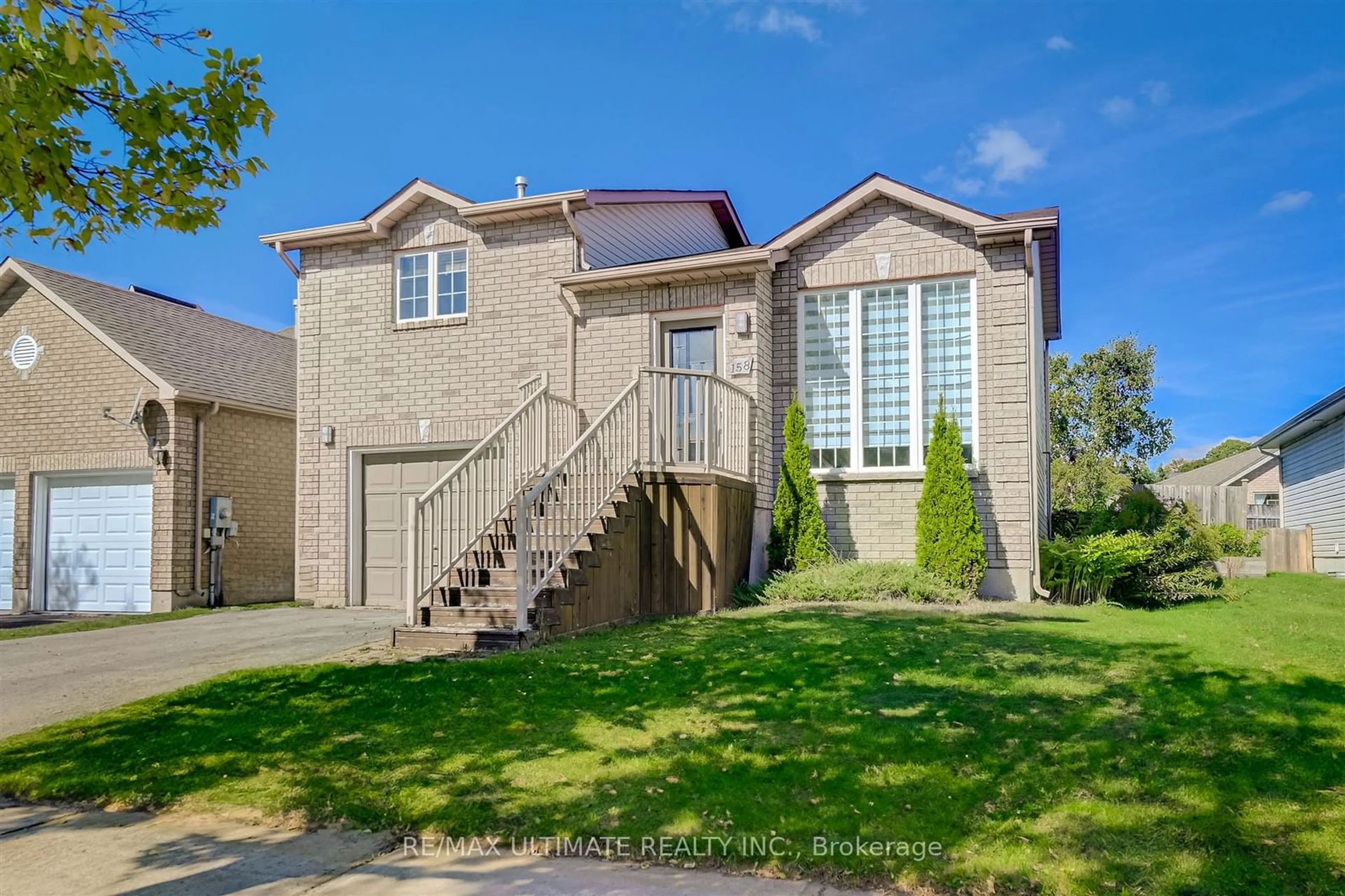 Frontside or backside of a home, cottage for 158 Hanmer St, Barrie Ontario L4M 6W2