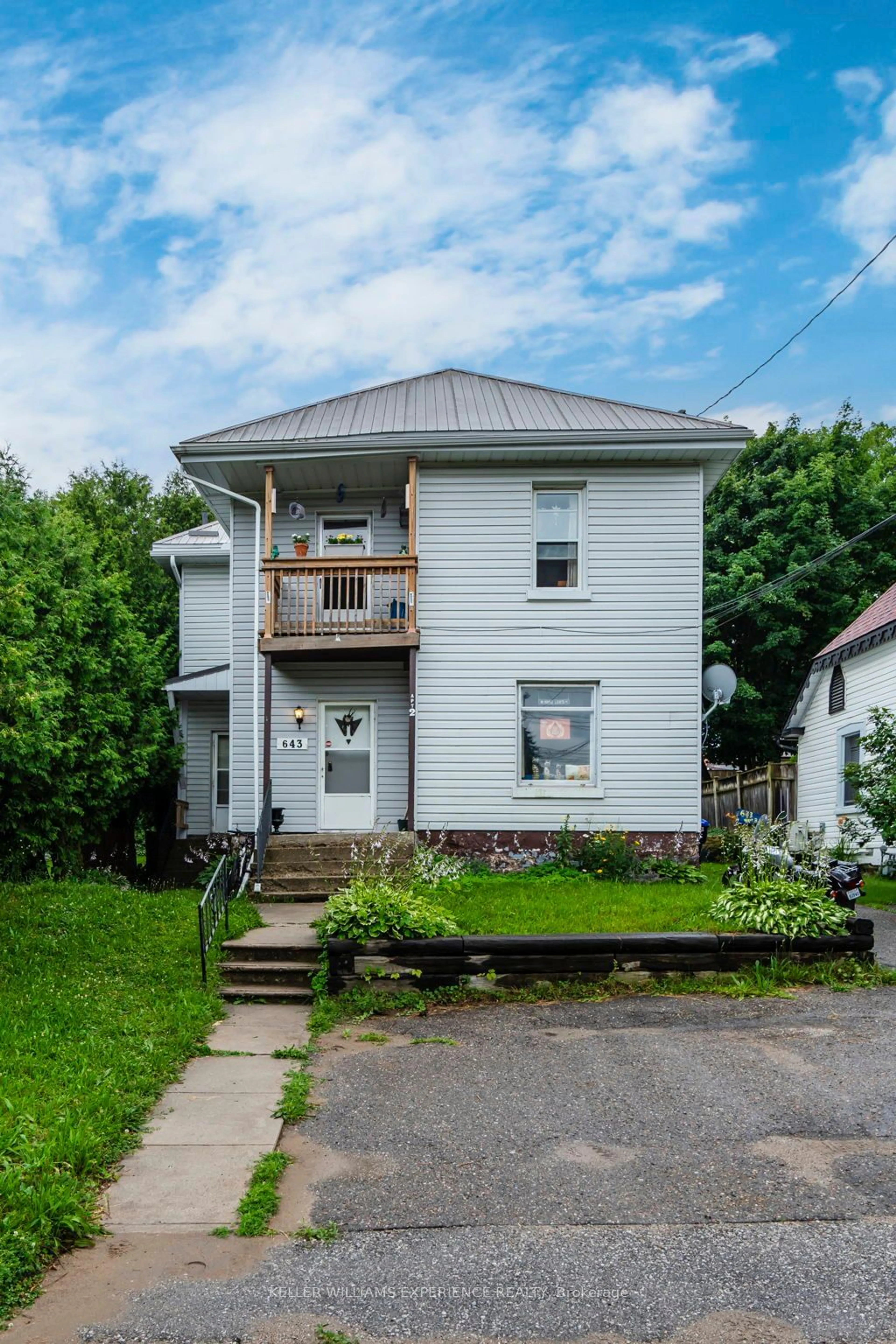 Frontside or backside of a home, the front or back of building for 643 645 Dominion Ave, Midland Ontario L4R 1R6