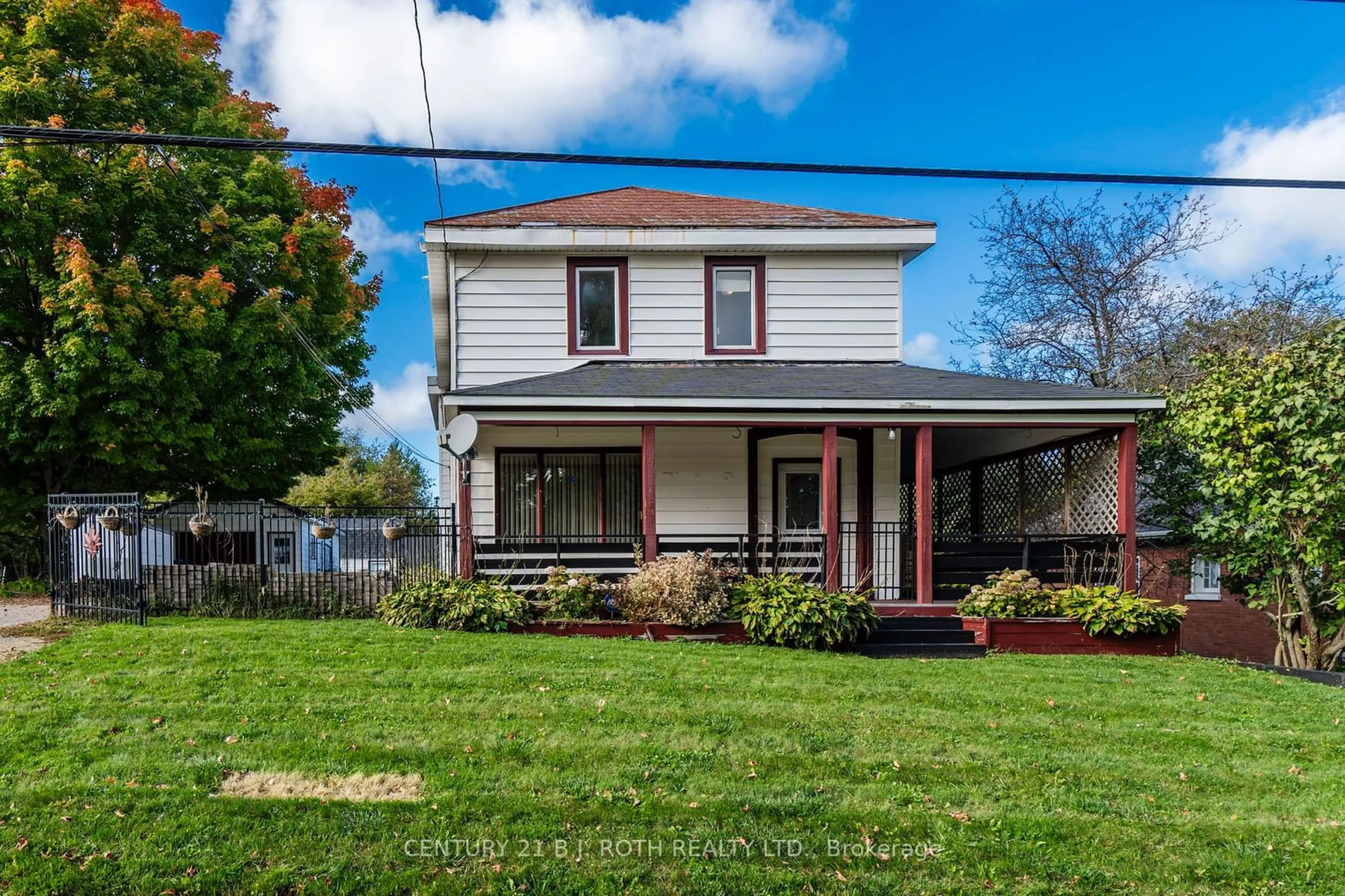 Frontside or backside of a home, cottage for 326 Lafontaine Rd, Tiny Ontario L9M 0H1