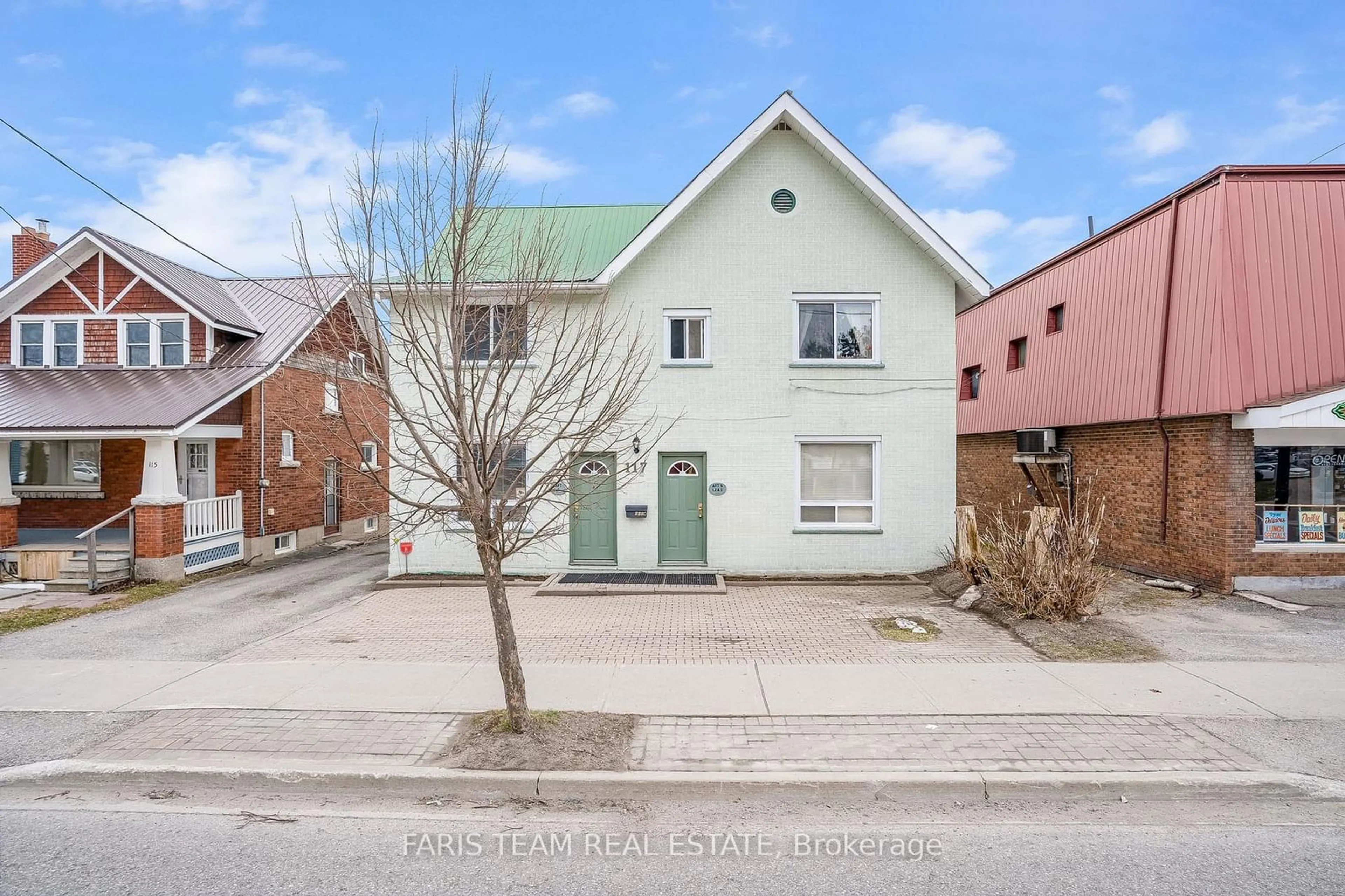 Frontside or backside of a home, the street view for 117 Colborne St, Orillia Ontario L3V 2Y8