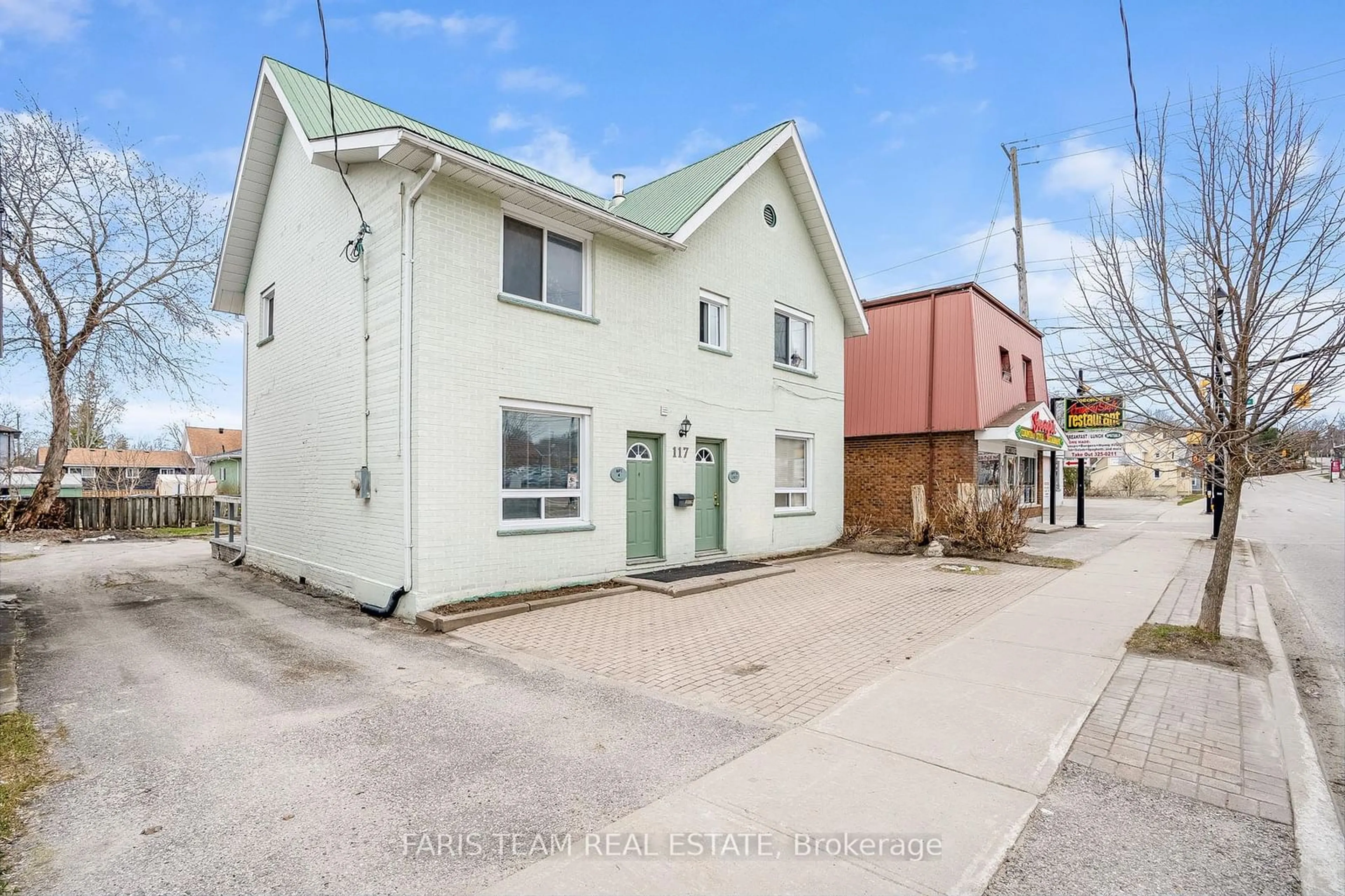 A pic from exterior of the house or condo, the street view for 117 Colborne St, Orillia Ontario L3V 2Y8