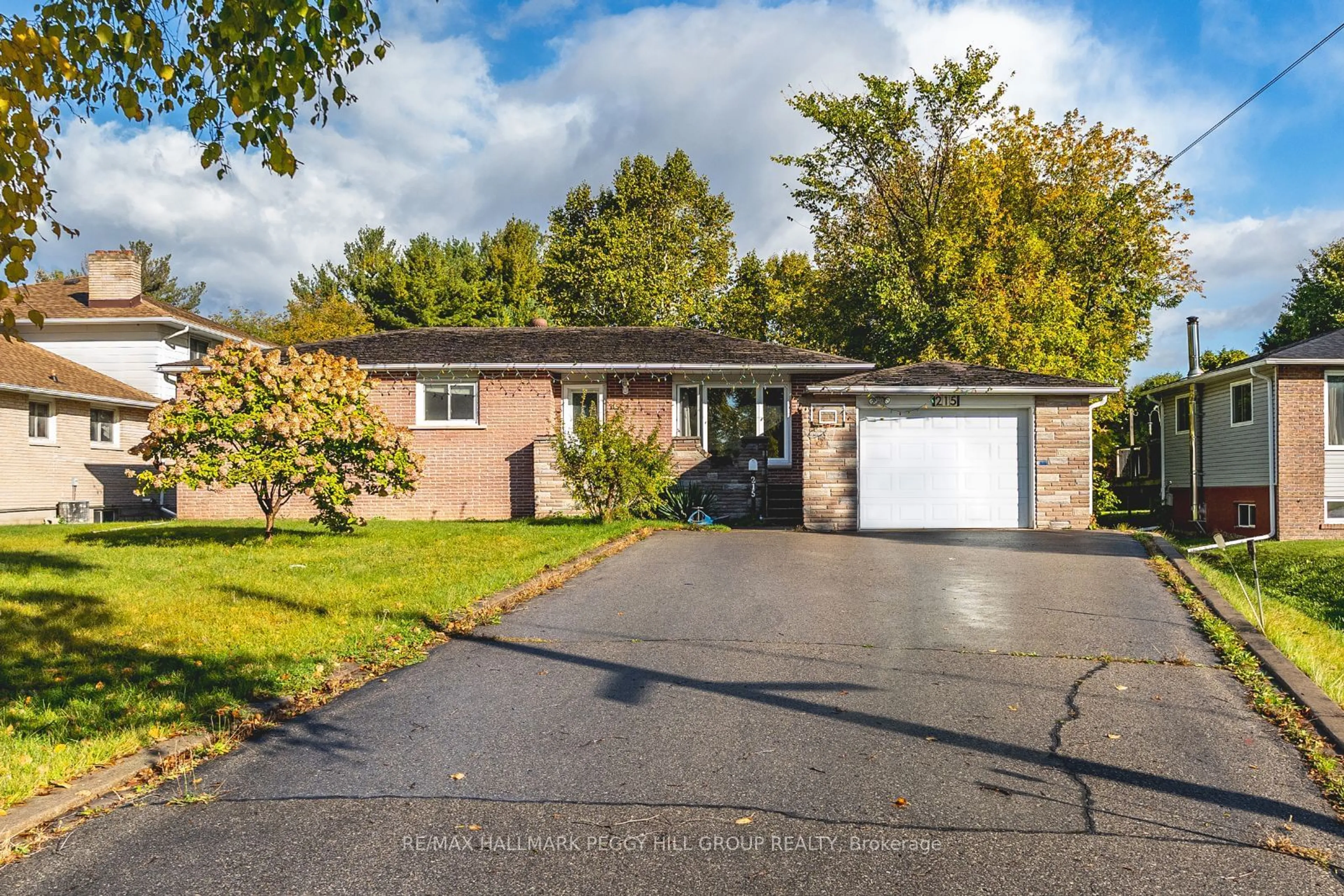 Frontside or backside of a home, the street view for 215 Phillips St, Barrie Ontario L4N 3V2