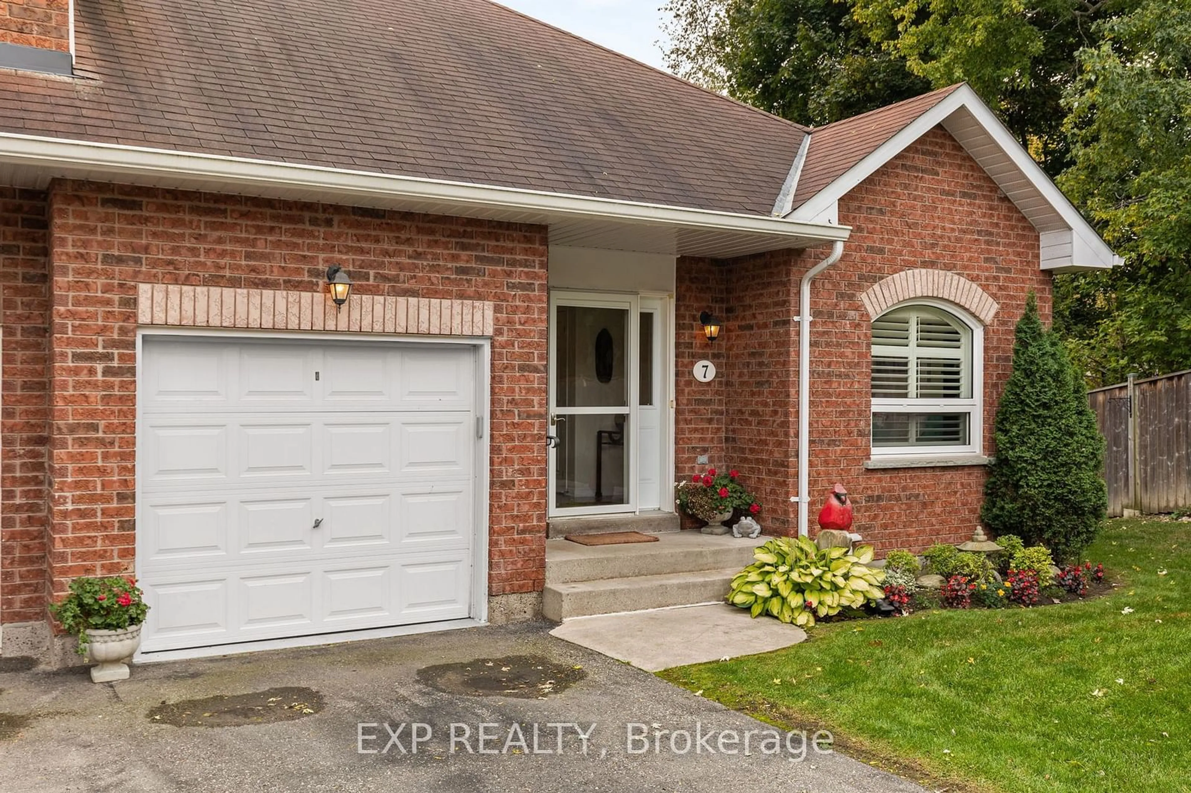 Home with brick exterior material for 318 Little Ave #7, Barrie Ontario L4N 2Z6