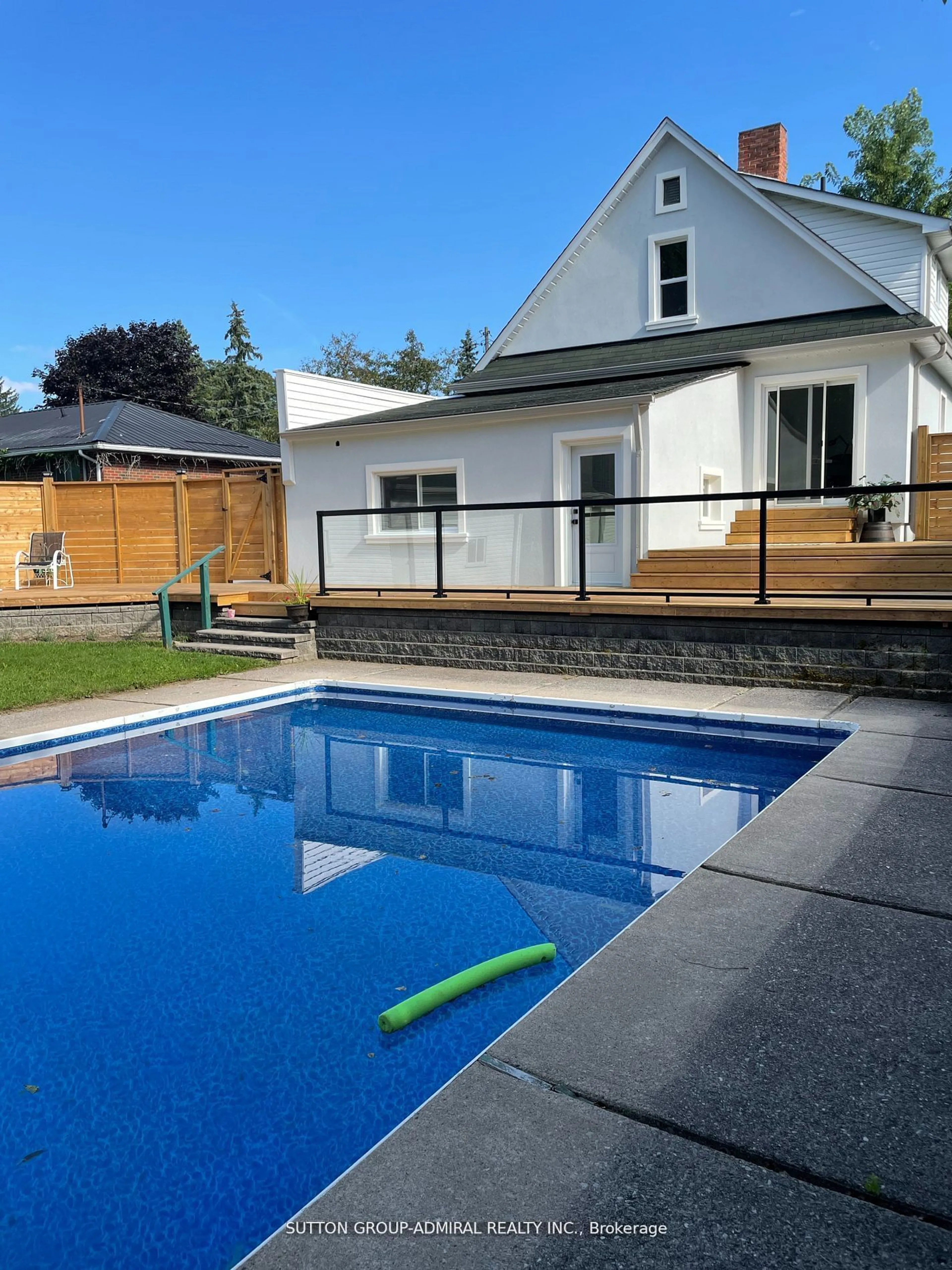 Indoor or outdoor pool for 8 South St, Orillia Ontario L3V 3S9