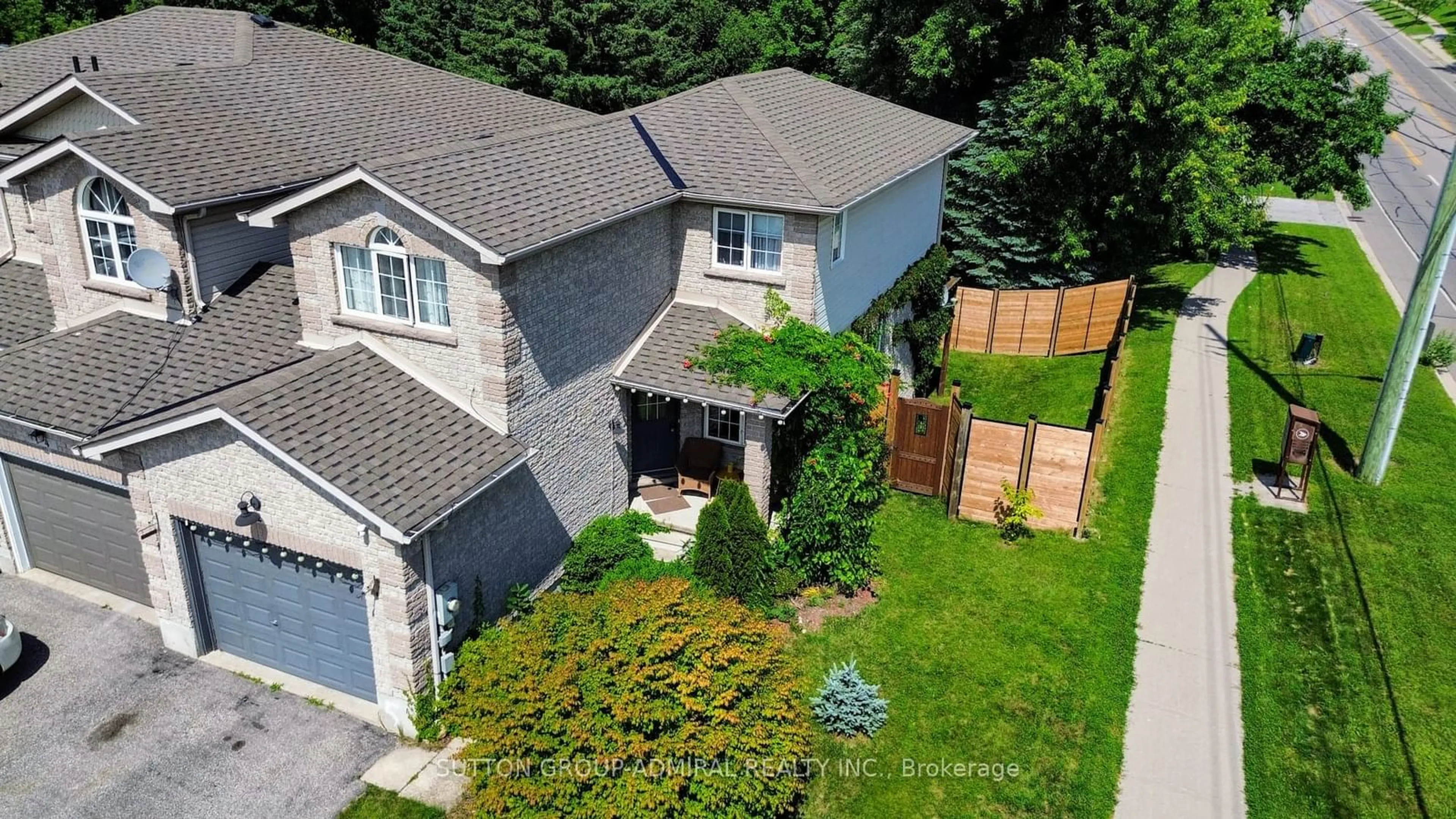 Frontside or backside of a home, the fenced backyard for 2 Pass Crt, Barrie Ontario L4N 5R9