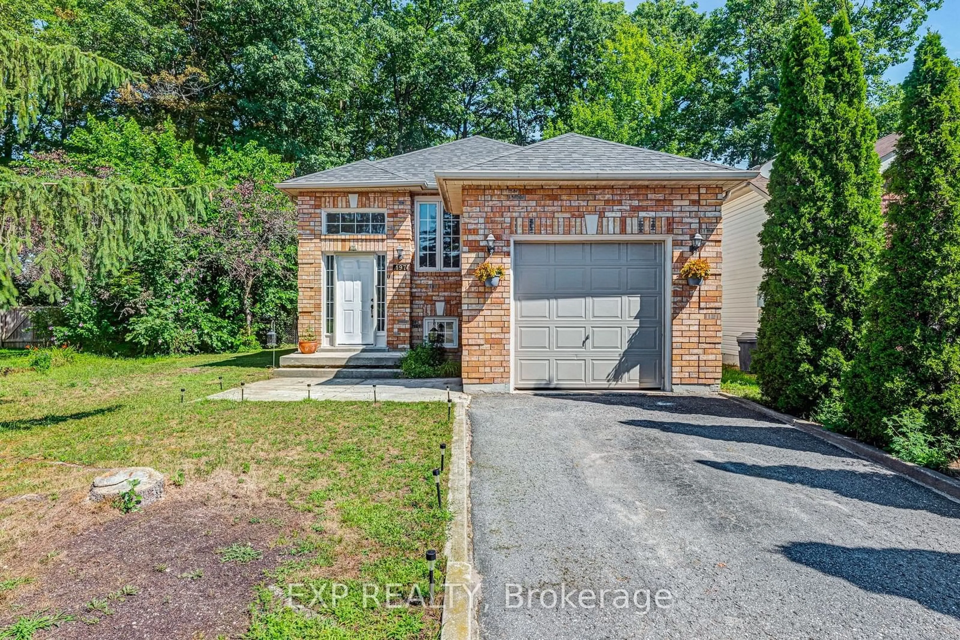 Home with brick exterior material for 197 Dyer Dr, Wasaga Beach Ontario L9Z 1L9