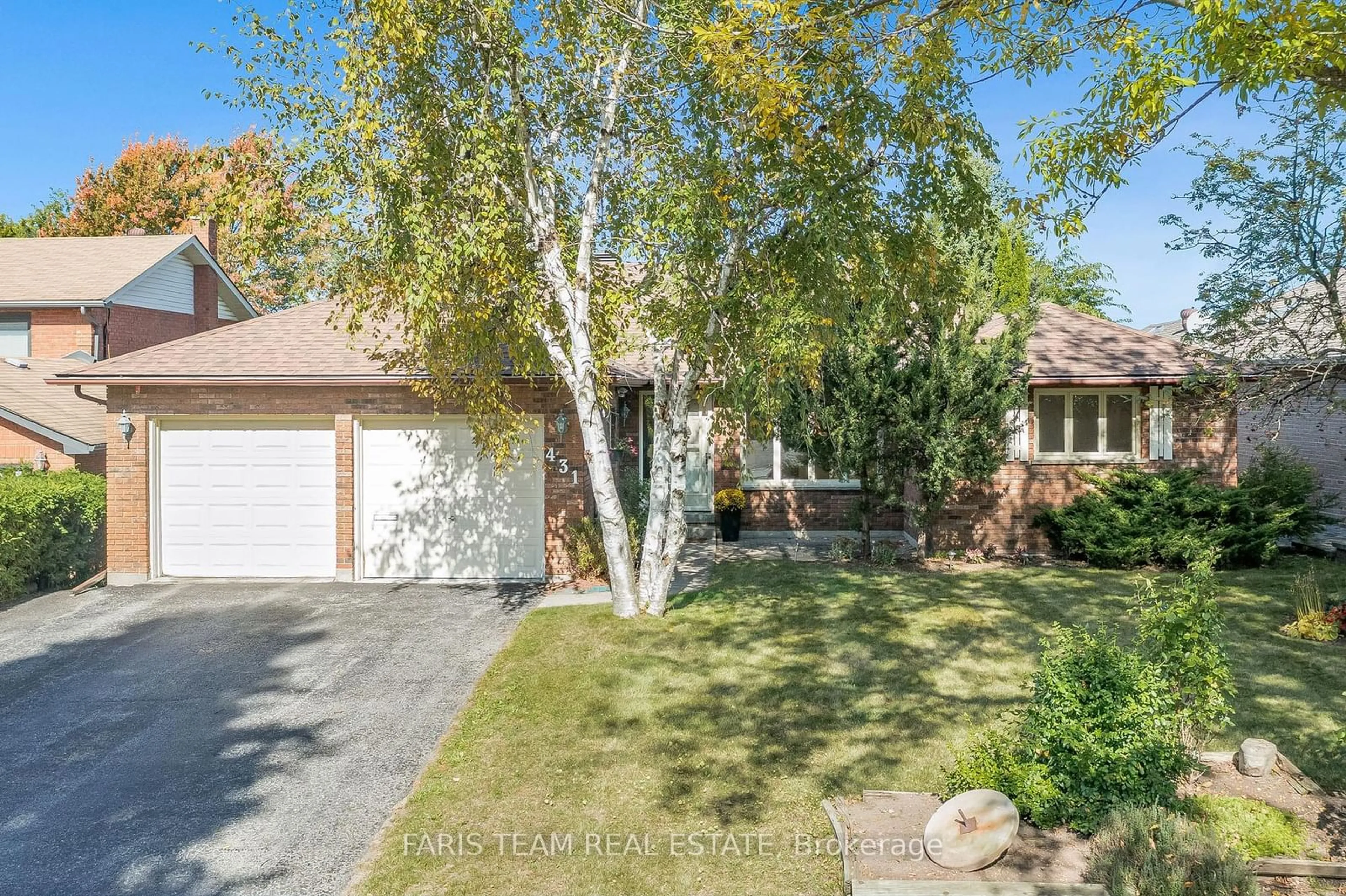 Frontside or backside of a home, the street view for 431 Innisfil St, Barrie Ontario L4N 3H1